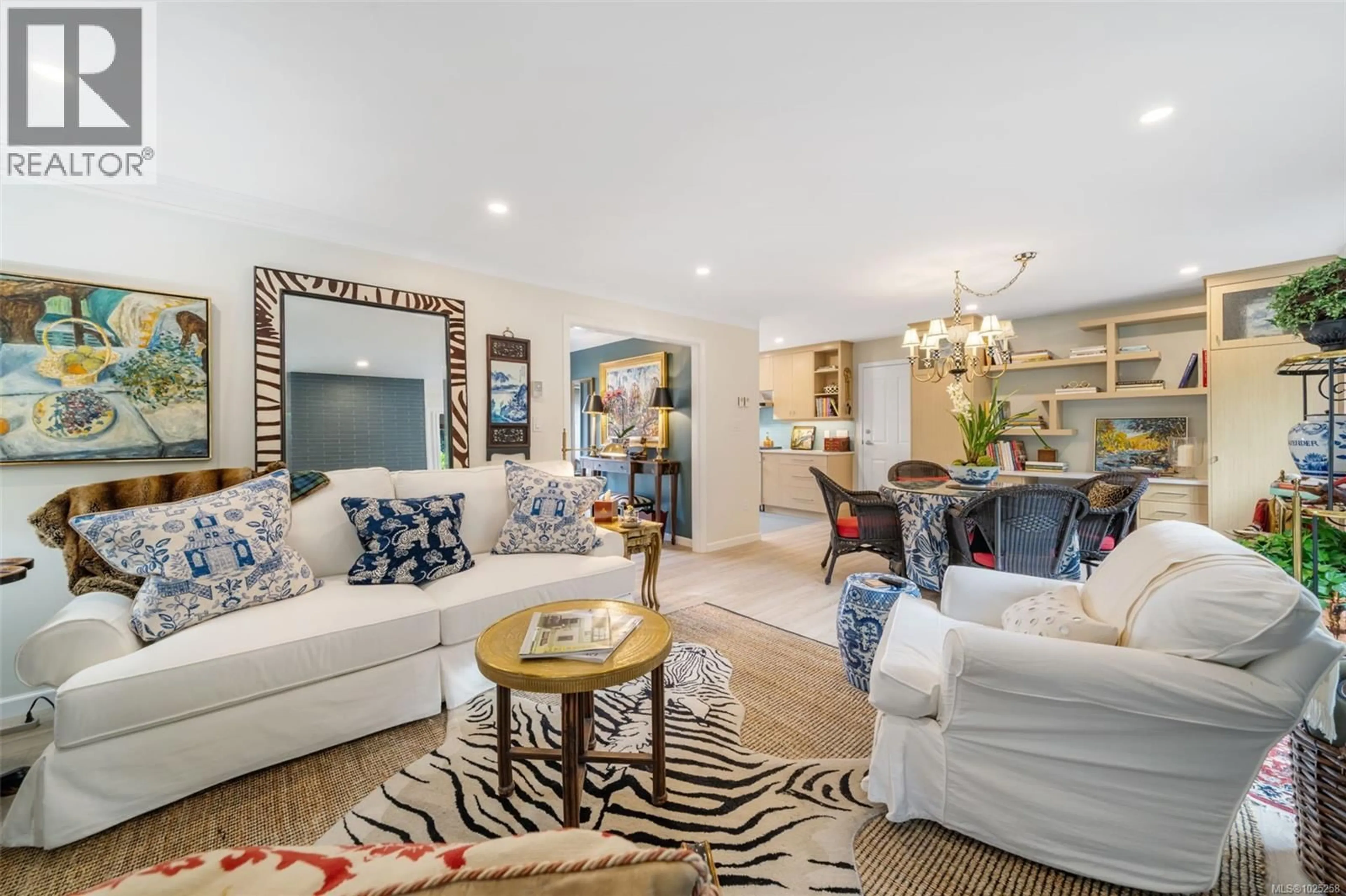 Living room with furniture, unknown for 7 - 2585 SINCLAIR ROAD NORTHEAST, Saanich British Columbia V8N1C1