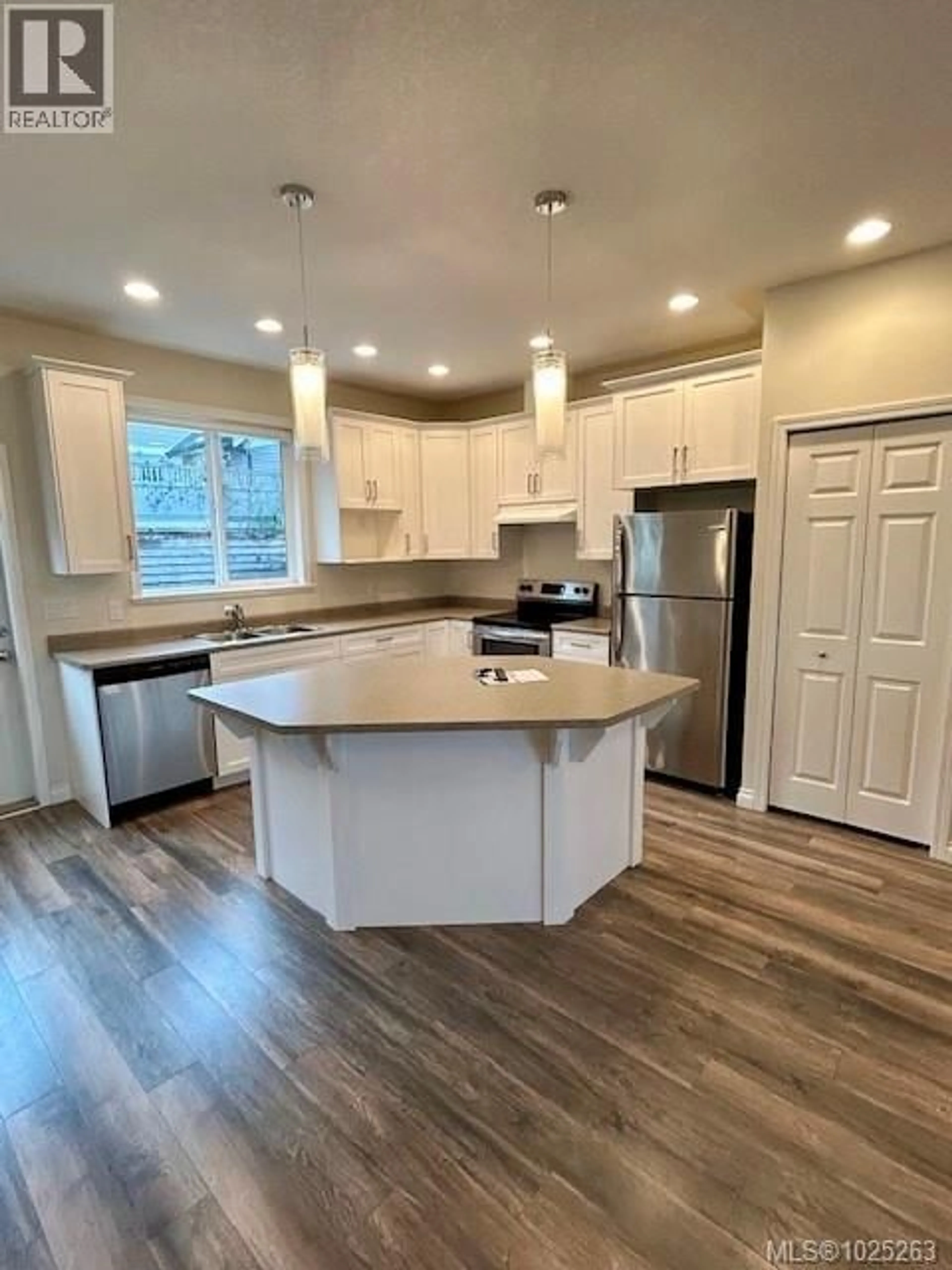 Open concept kitchen, unknown for 401 CAMBIE ROAD, Nanaimo British Columbia V9R0H7