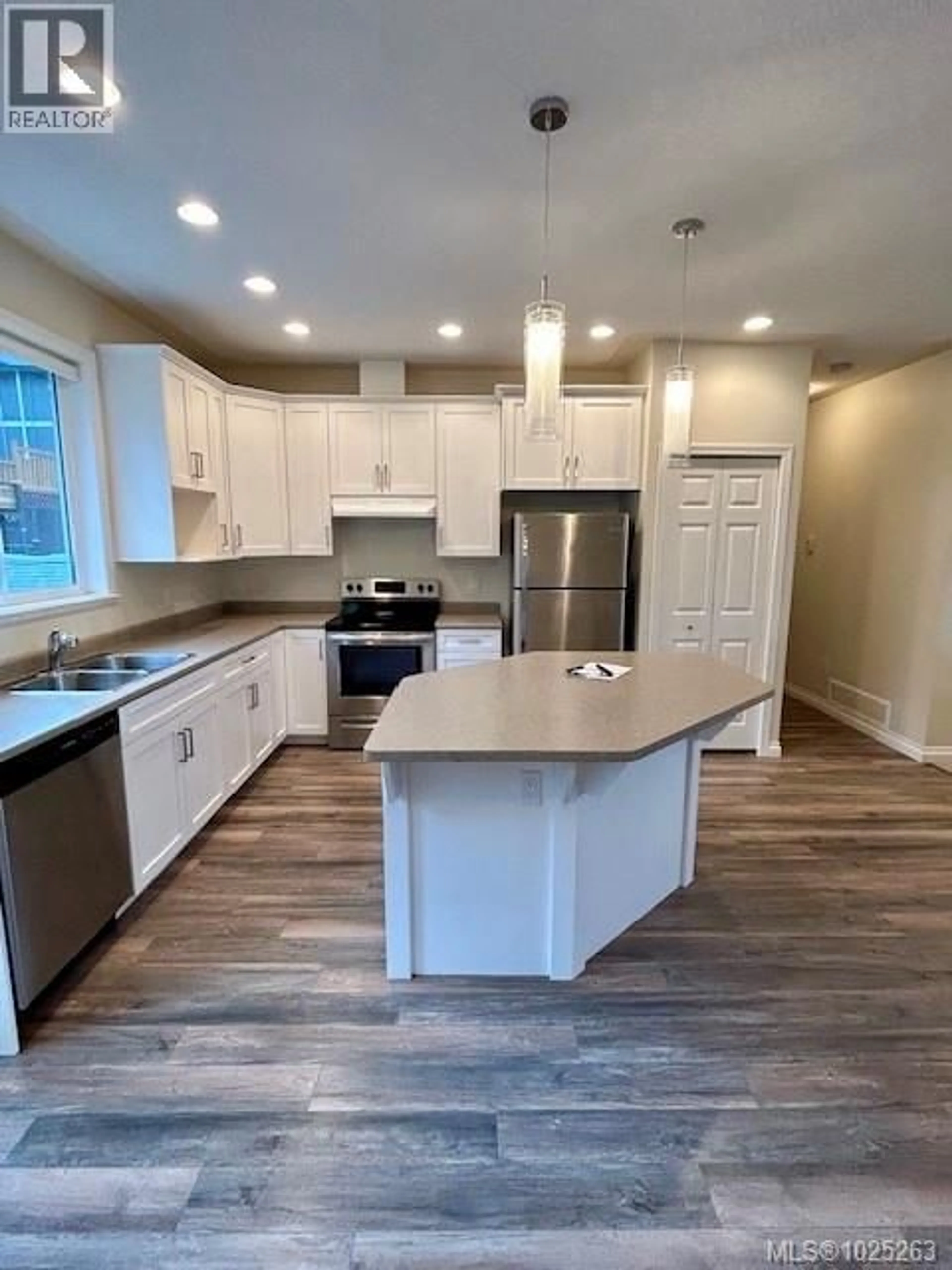 Open concept kitchen, unknown for 401 CAMBIE ROAD, Nanaimo British Columbia V9R0H7