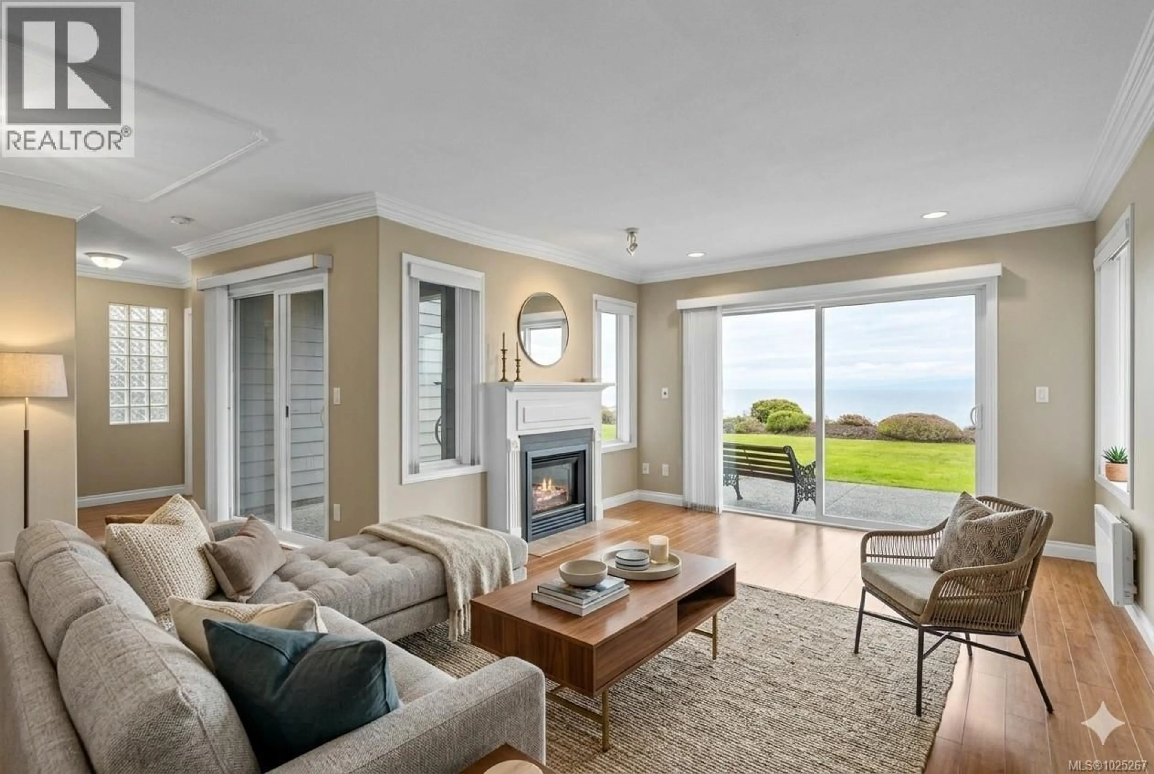 Living room with furniture, unknown for 103 - 431 CRESCENT ROAD WEST, Qualicum Beach British Columbia V9K2K2