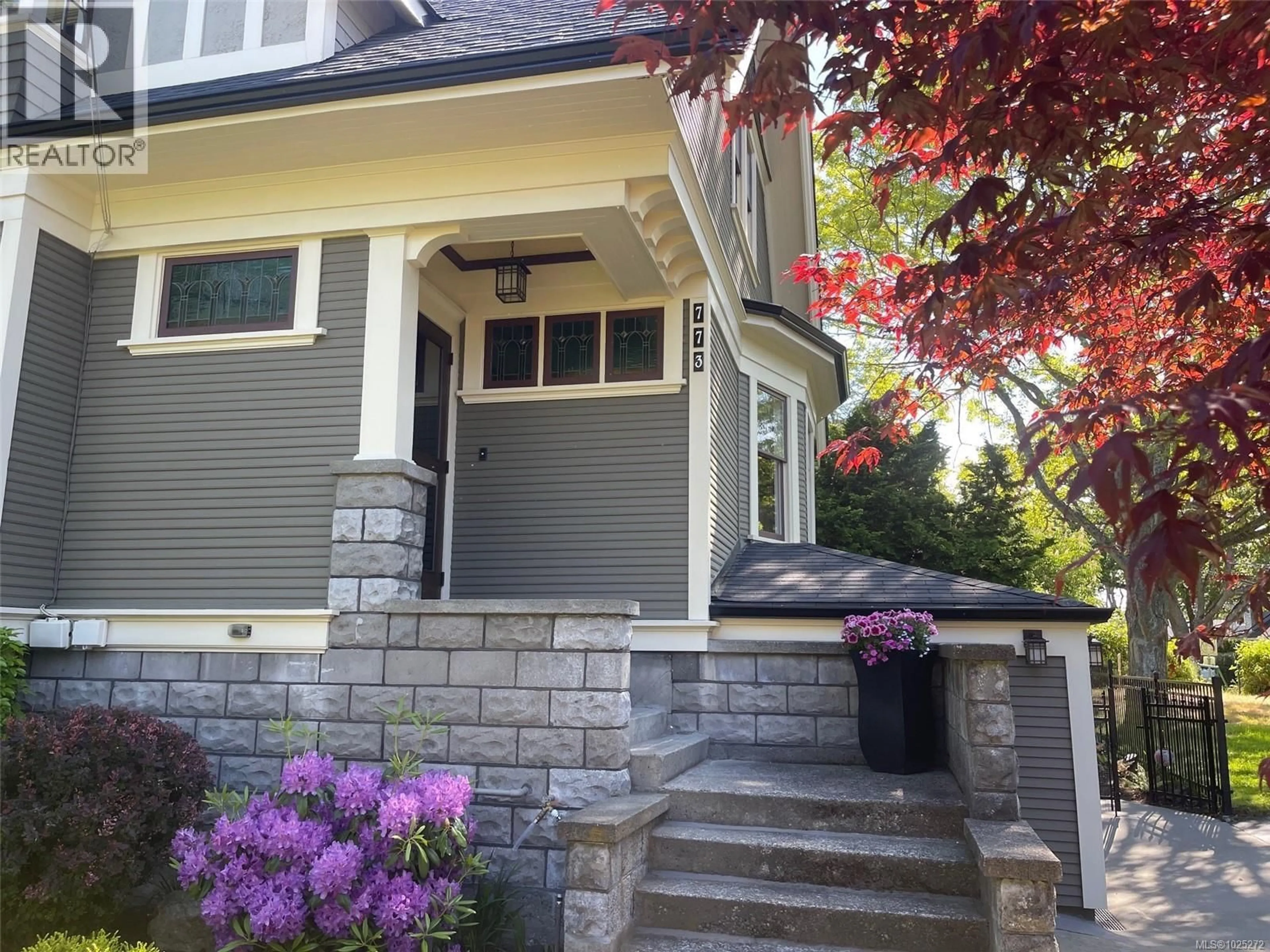 Home with vinyl exterior material, street for 773 ISLAND ROAD, Oak Bay British Columbia V8S2T8