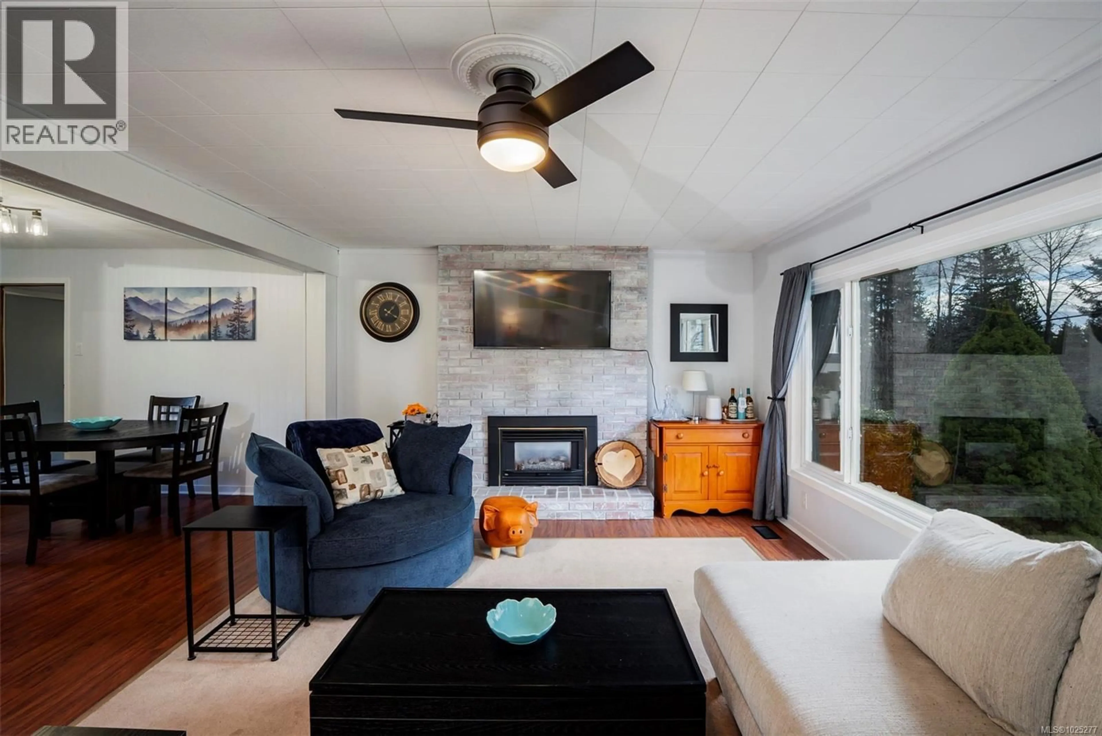 Living room with furniture, unknown for 134 ROBERTA ROAD WEST, Nanaimo British Columbia V9X1A2