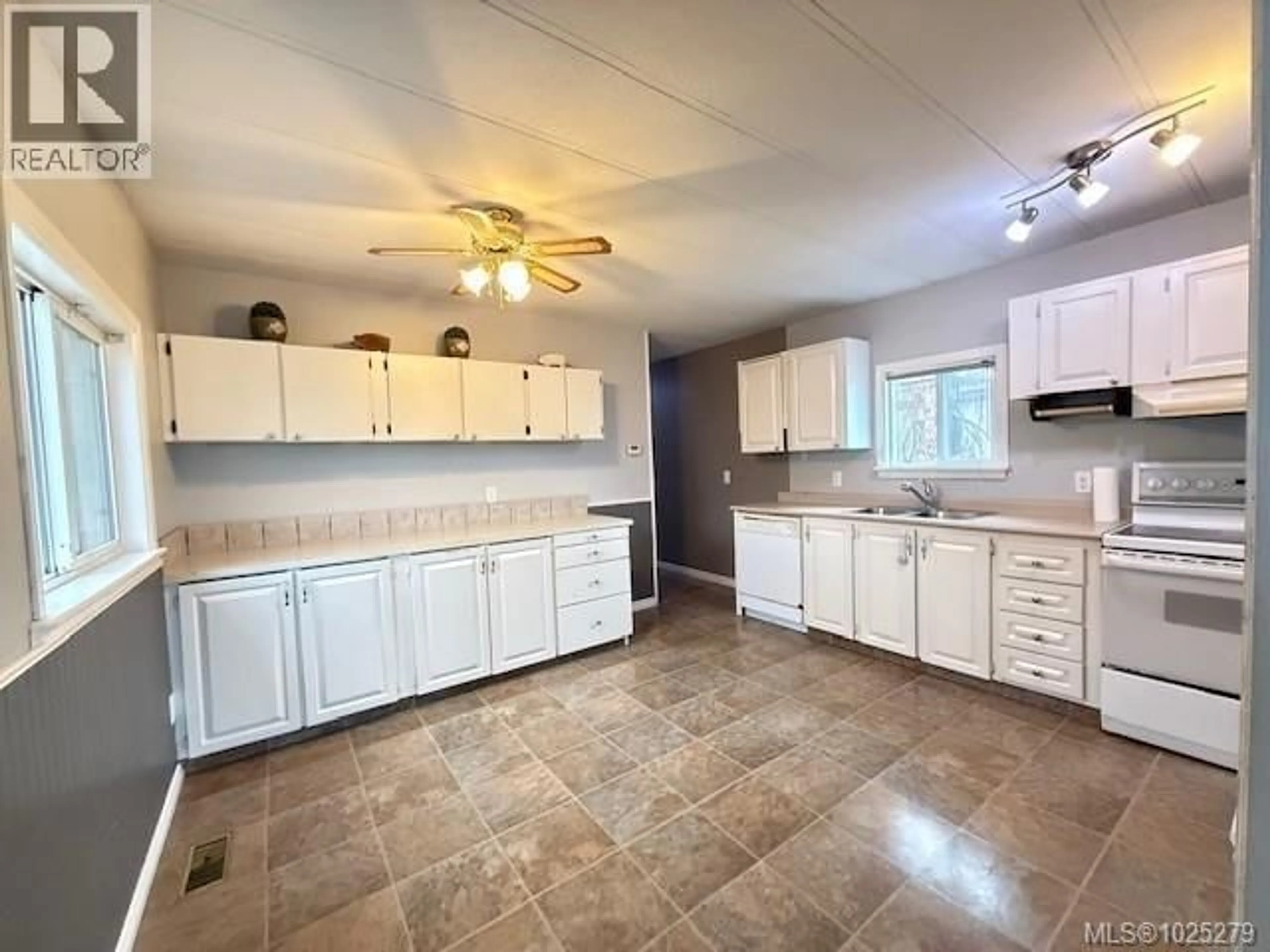 Open concept kitchen, ceramic/tile floor for 794 PATTERSON DRIVE, Port McNeill British Columbia V0N2R0