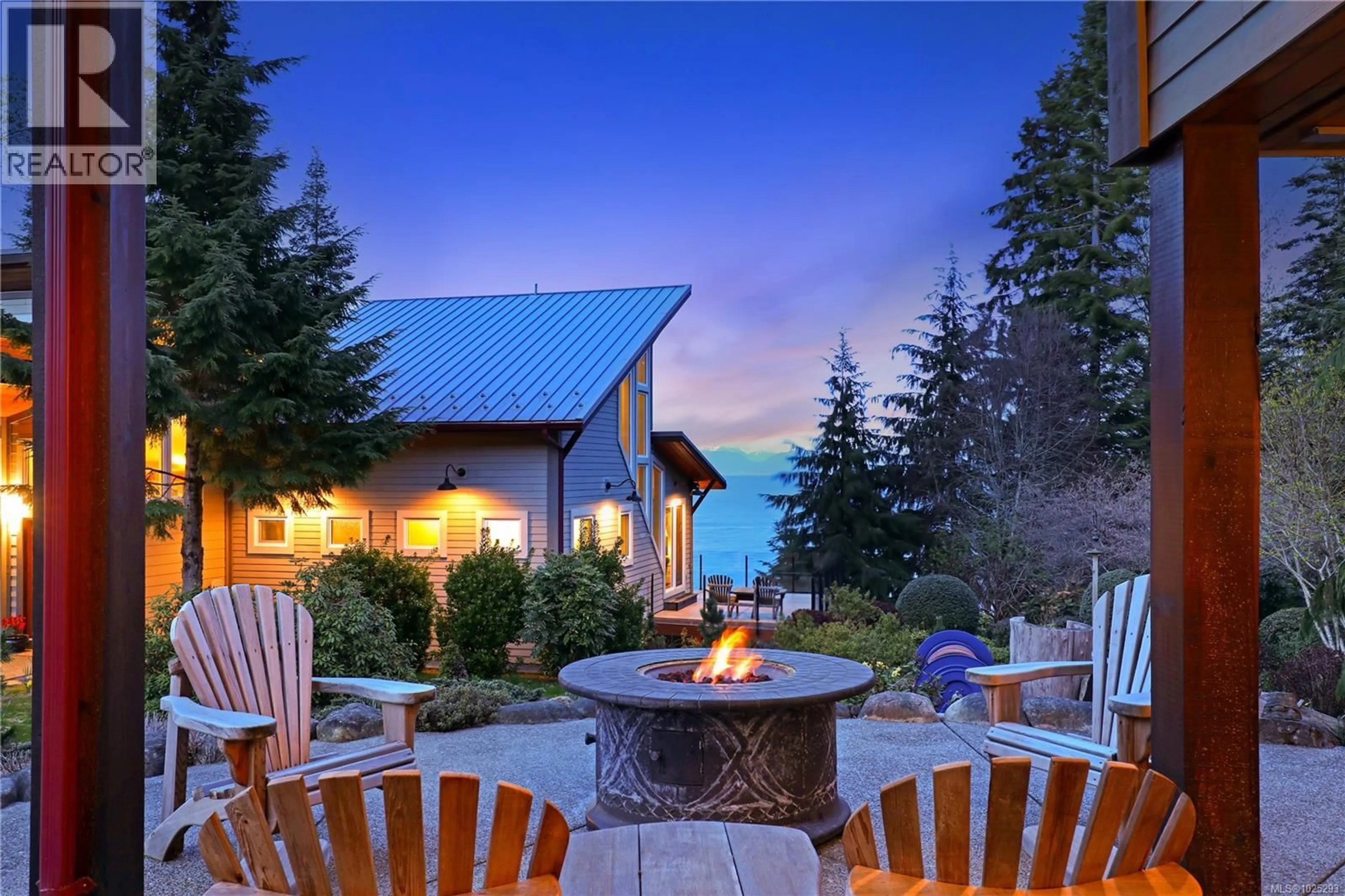 Patio, mountain view for 6520 EAGLES DRIVE, Courtenay British Columbia V9J1V4