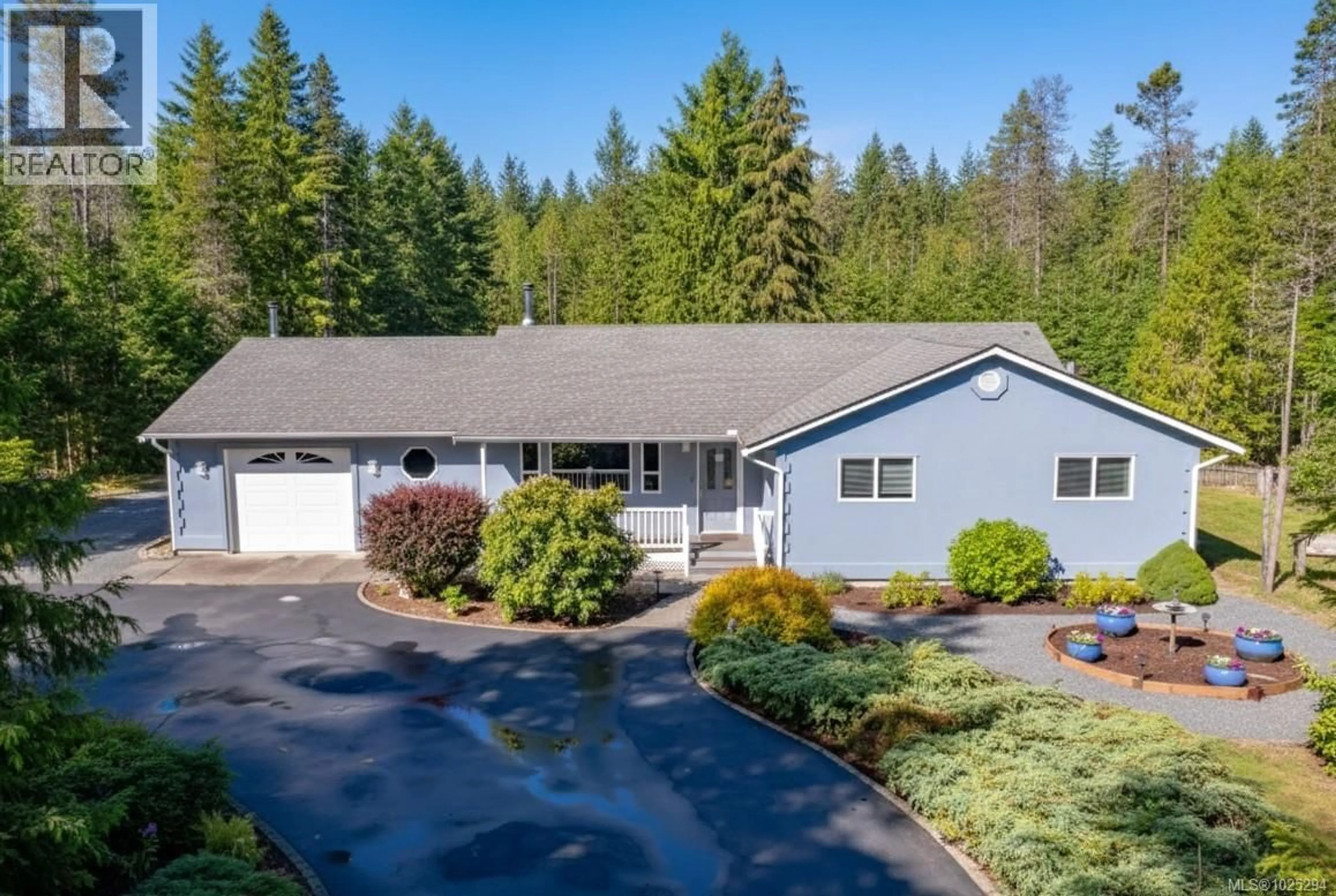 A pic from outside/outdoor area/front of a property/back of a property/a pic from drone, unknown for 1356 MEADOWOOD WAY, Qualicum Beach British Columbia V9K2S4