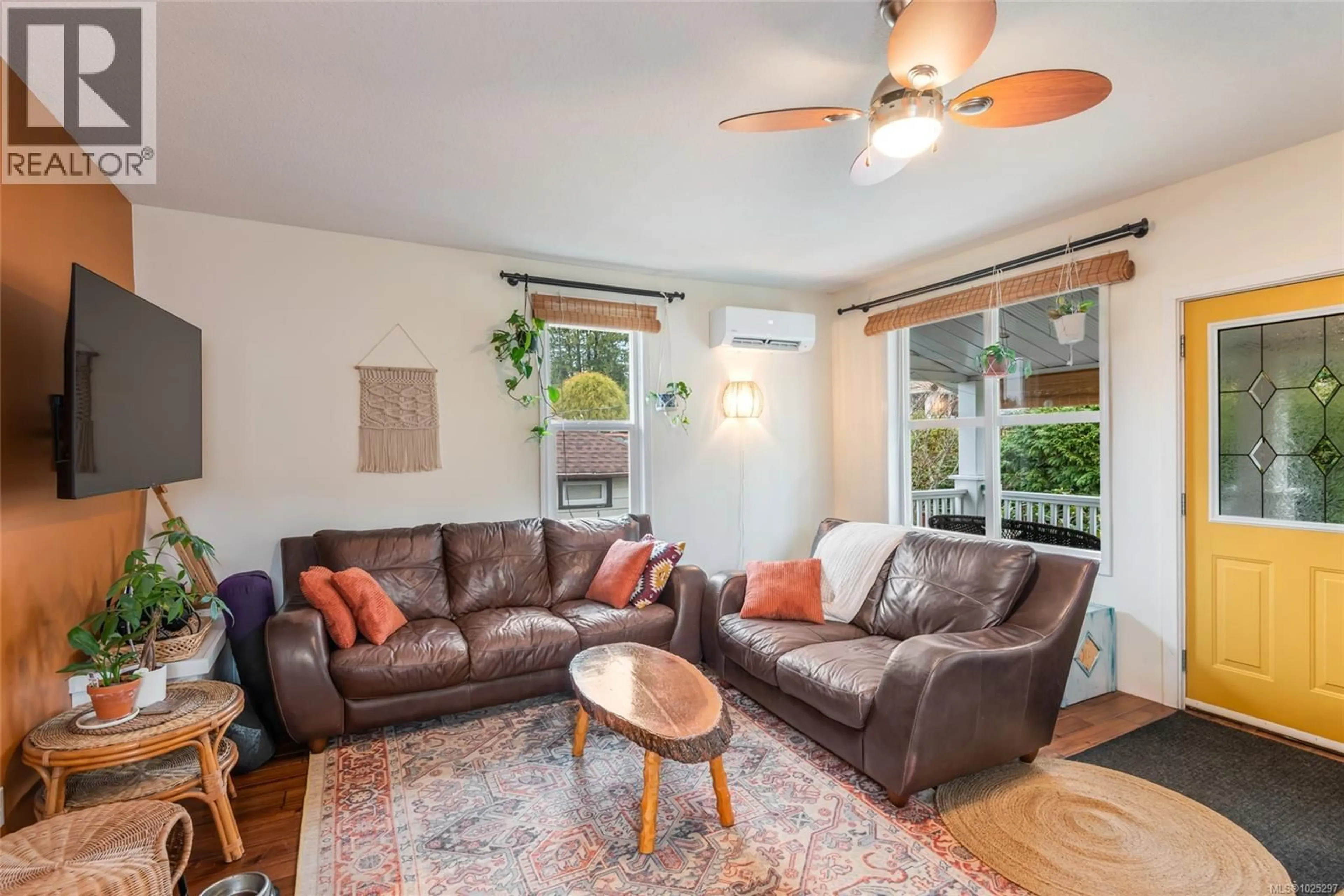 Living room with furniture, wood/laminate floor for 4836 SWANSON STREET, Port Alberni British Columbia V9Y6M8