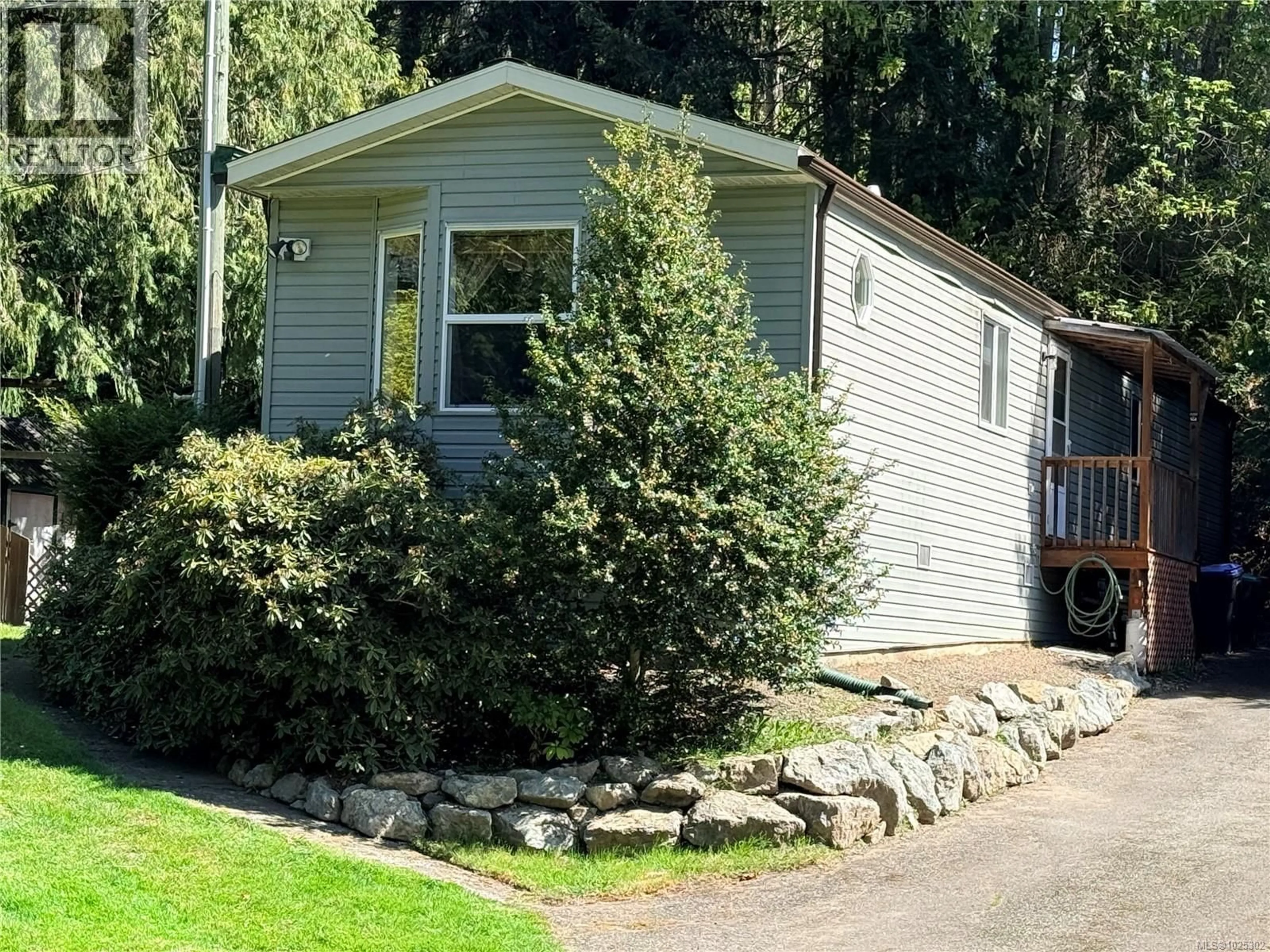 Home with vinyl exterior material, street for 822 MILLER ROAD, Parksville British Columbia V9P1Z1