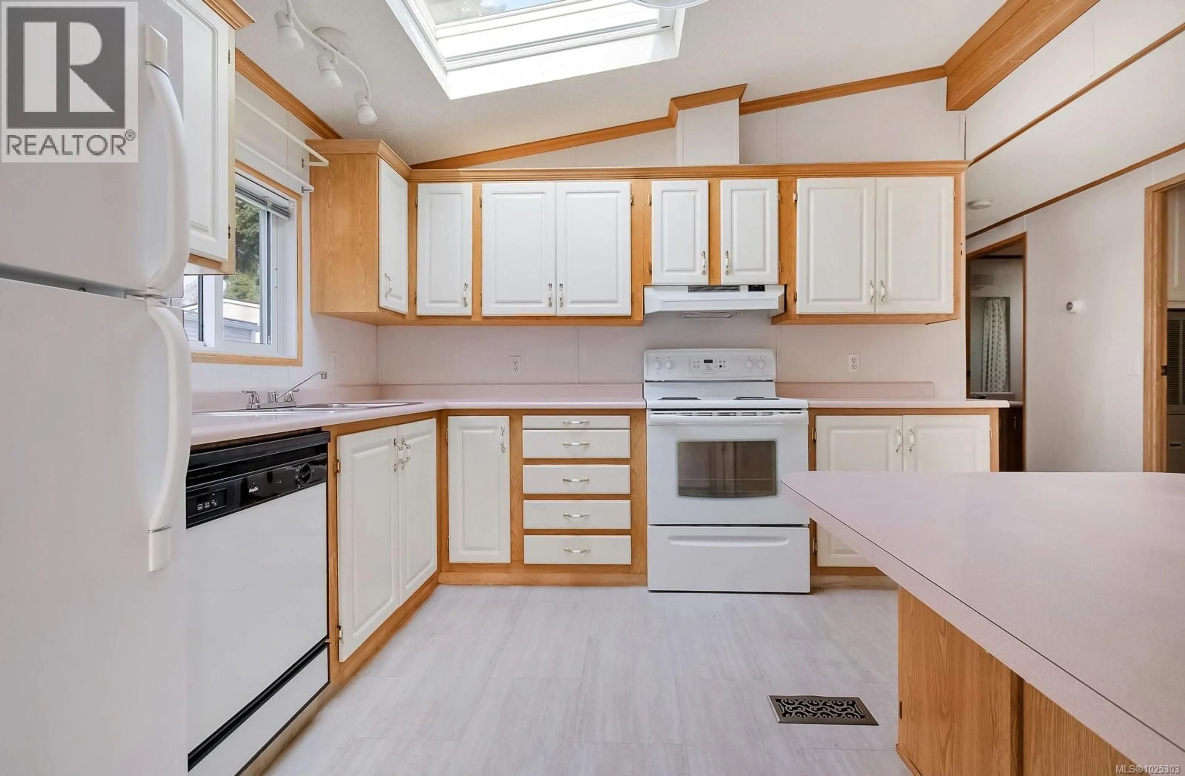 Standard kitchen, unknown for 31 - 5854 TURNER ROAD, Nanaimo British Columbia V9T2N6