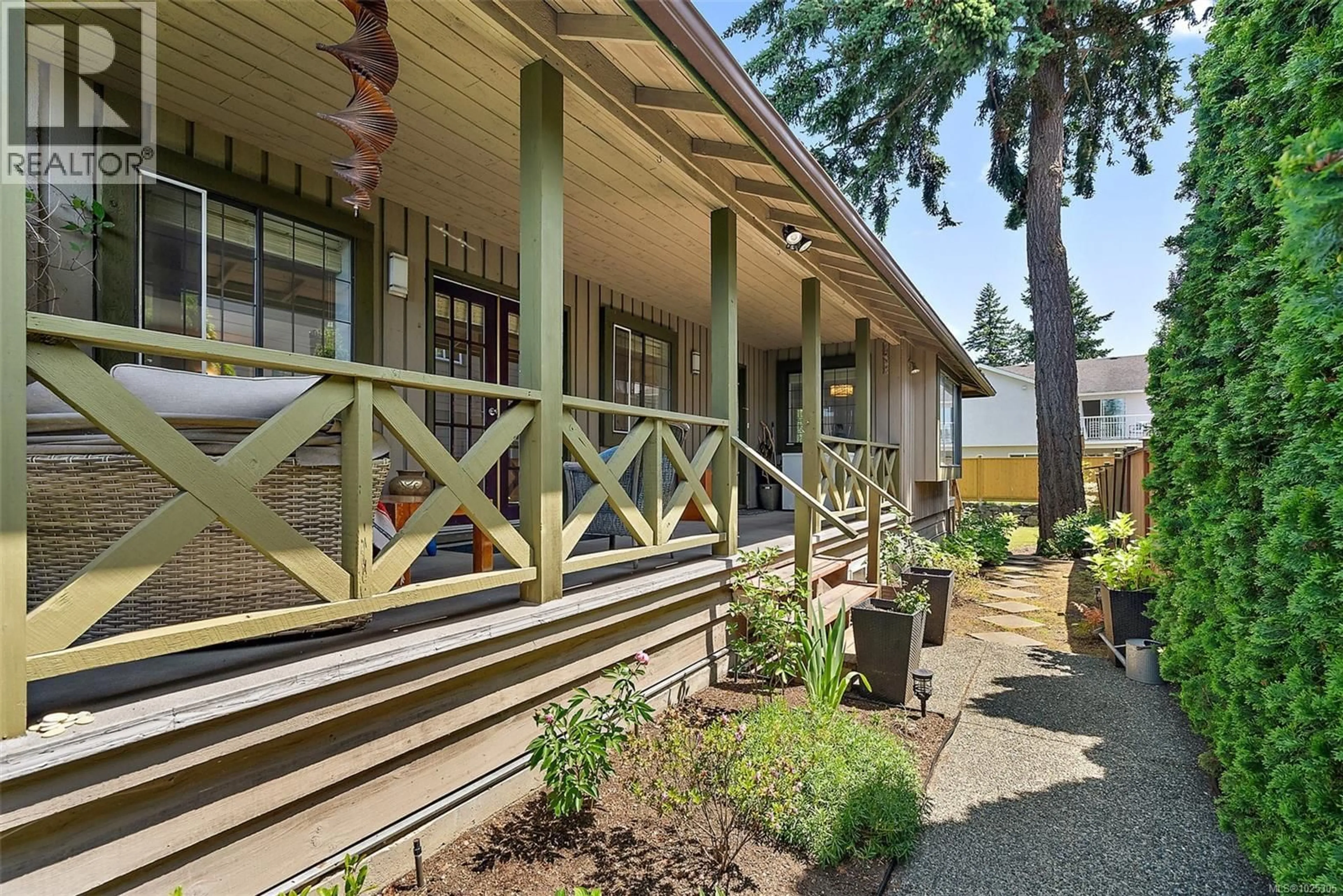 Patio, street for 110 JEDBURGH PLACE, View Royal British Columbia V9B6N7