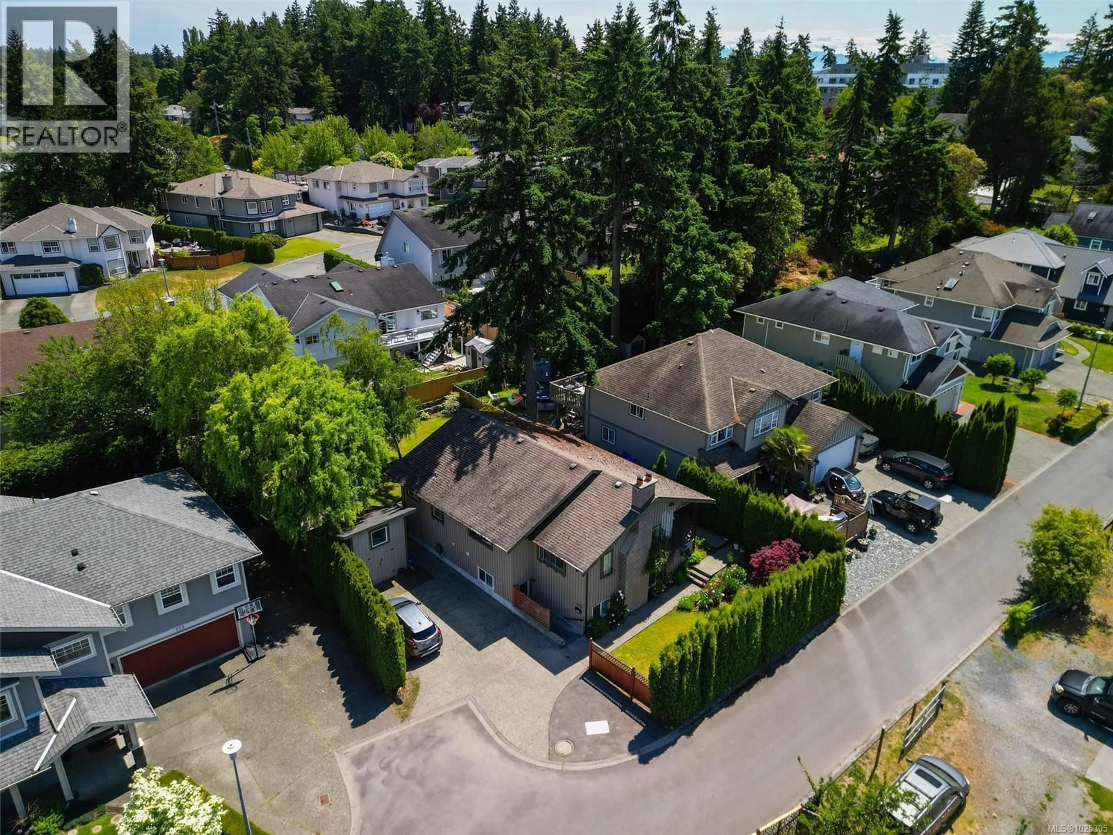 A pic from outside/outdoor area/front of a property/back of a property/a pic from drone, street for 110 JEDBURGH PLACE, View Royal British Columbia V9B6N7