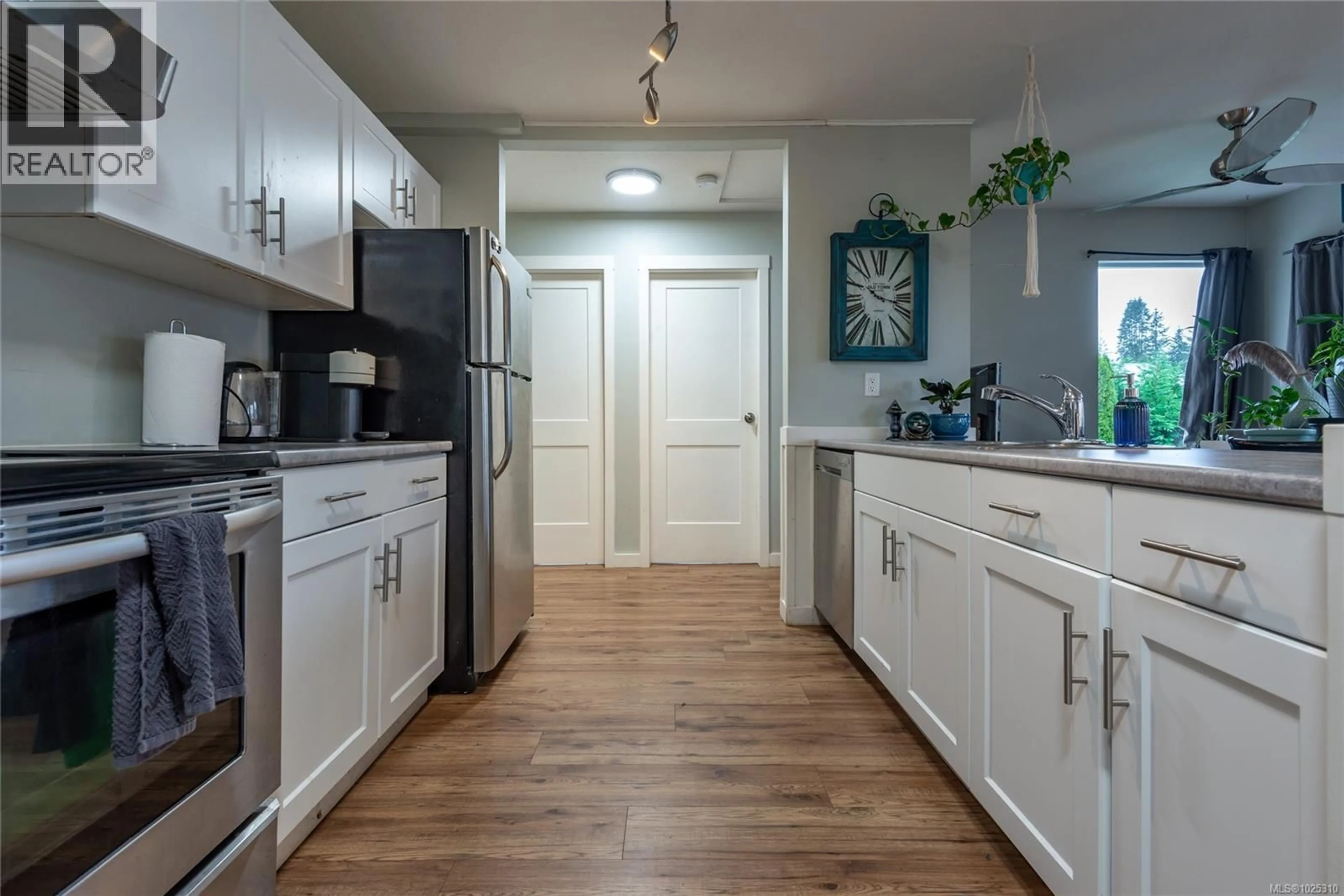 Standard kitchen, unknown for 404 - 1111 EDGETT ROAD, Courtenay British Columbia V9N8P2