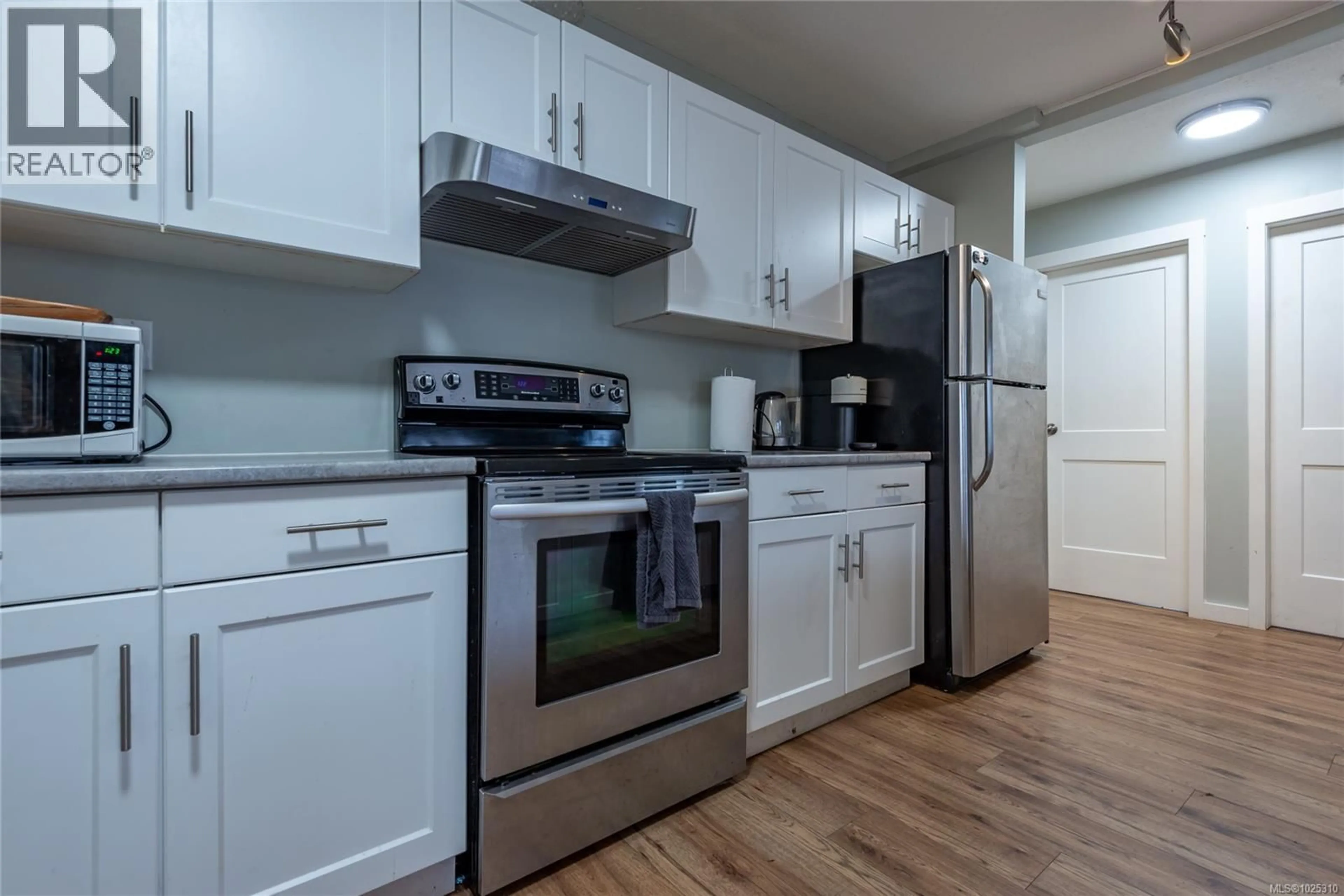 Standard kitchen, unknown for 404 - 1111 EDGETT ROAD, Courtenay British Columbia V9N8P2