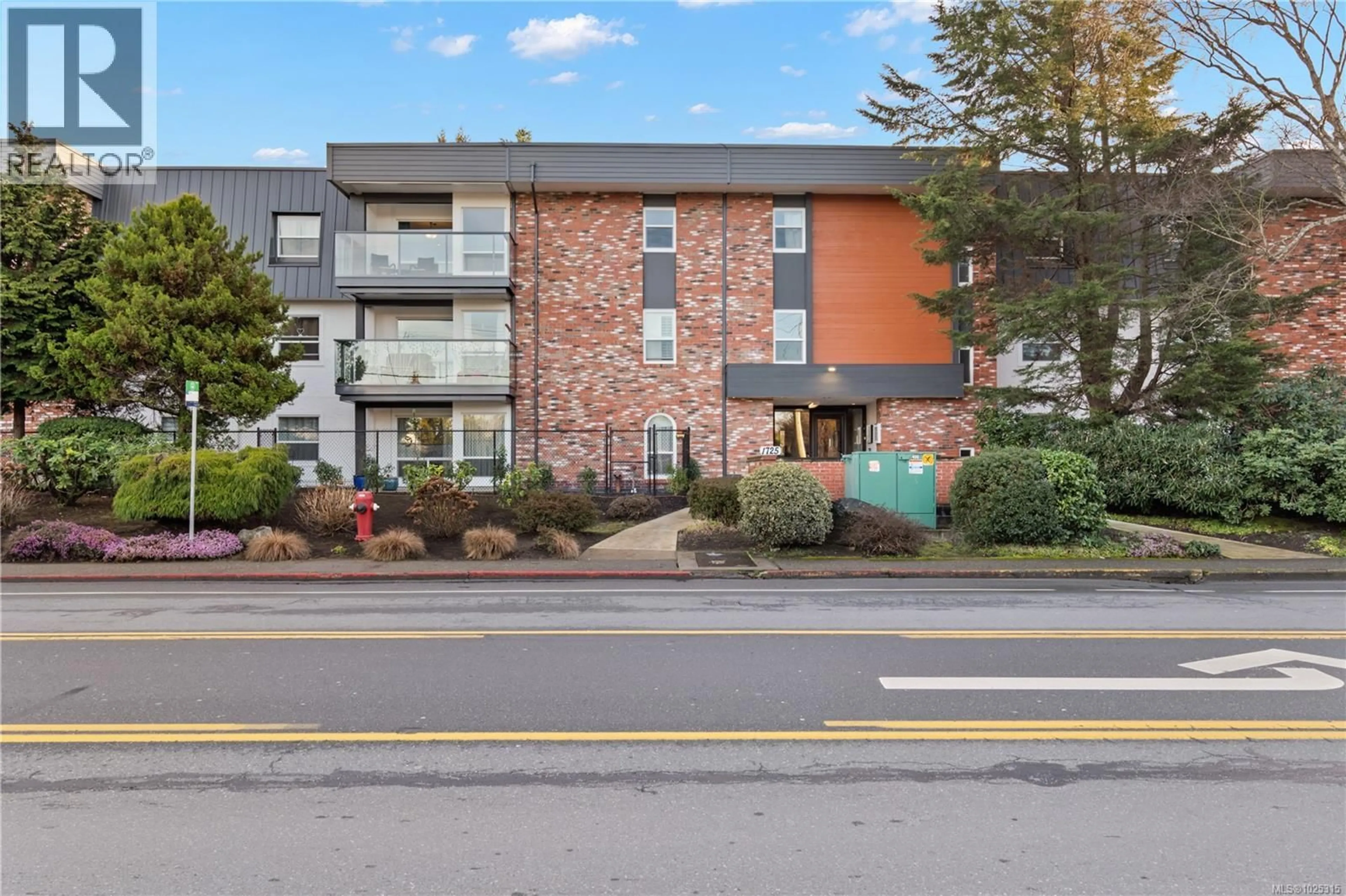 Unknown for 206 - 1725 CEDAR HILL CROSS ROAD, Saanich British Columbia V8P2P8