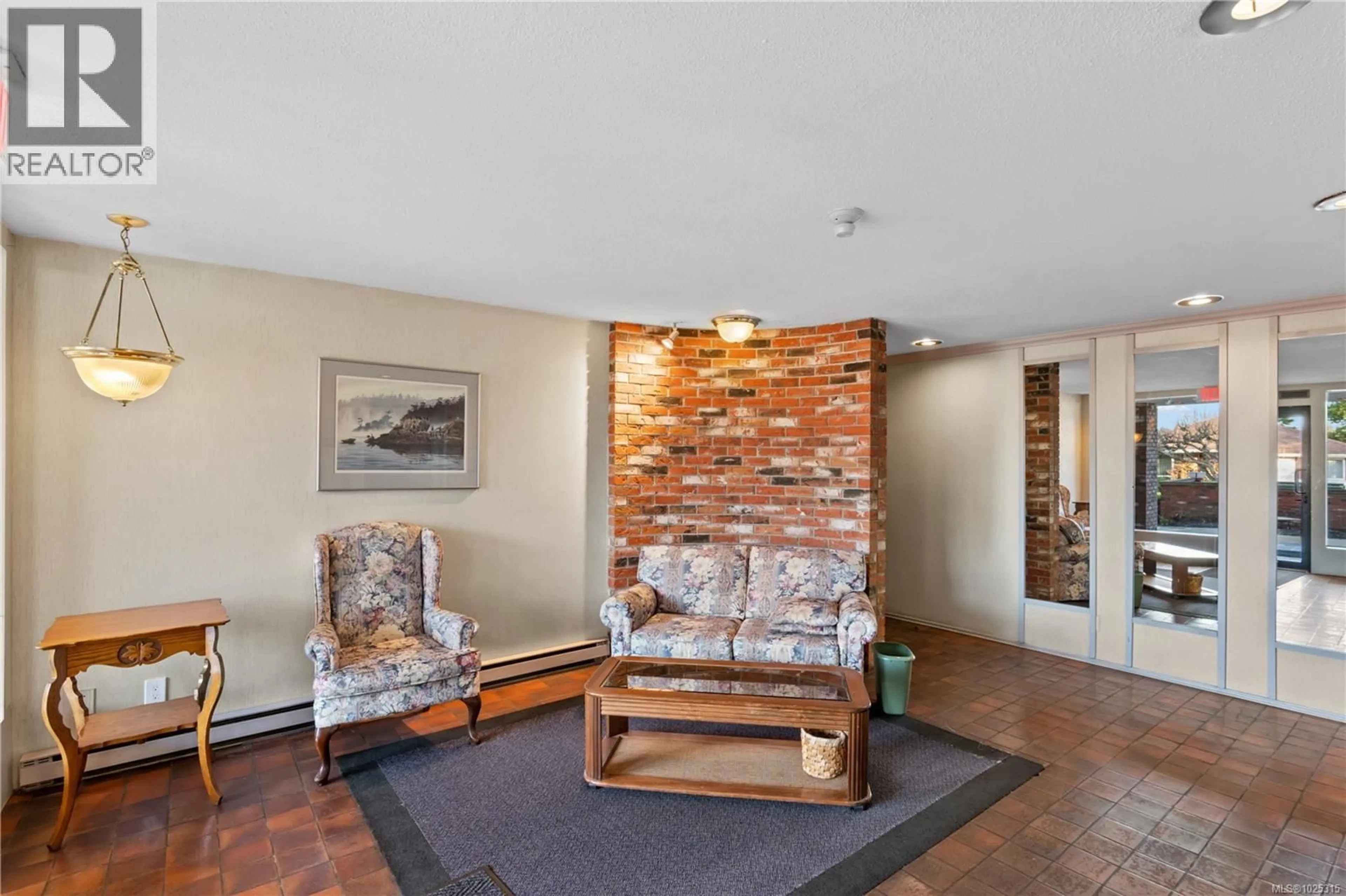 Unknown for 206 - 1725 CEDAR HILL CROSS ROAD, Saanich British Columbia V8P2P8