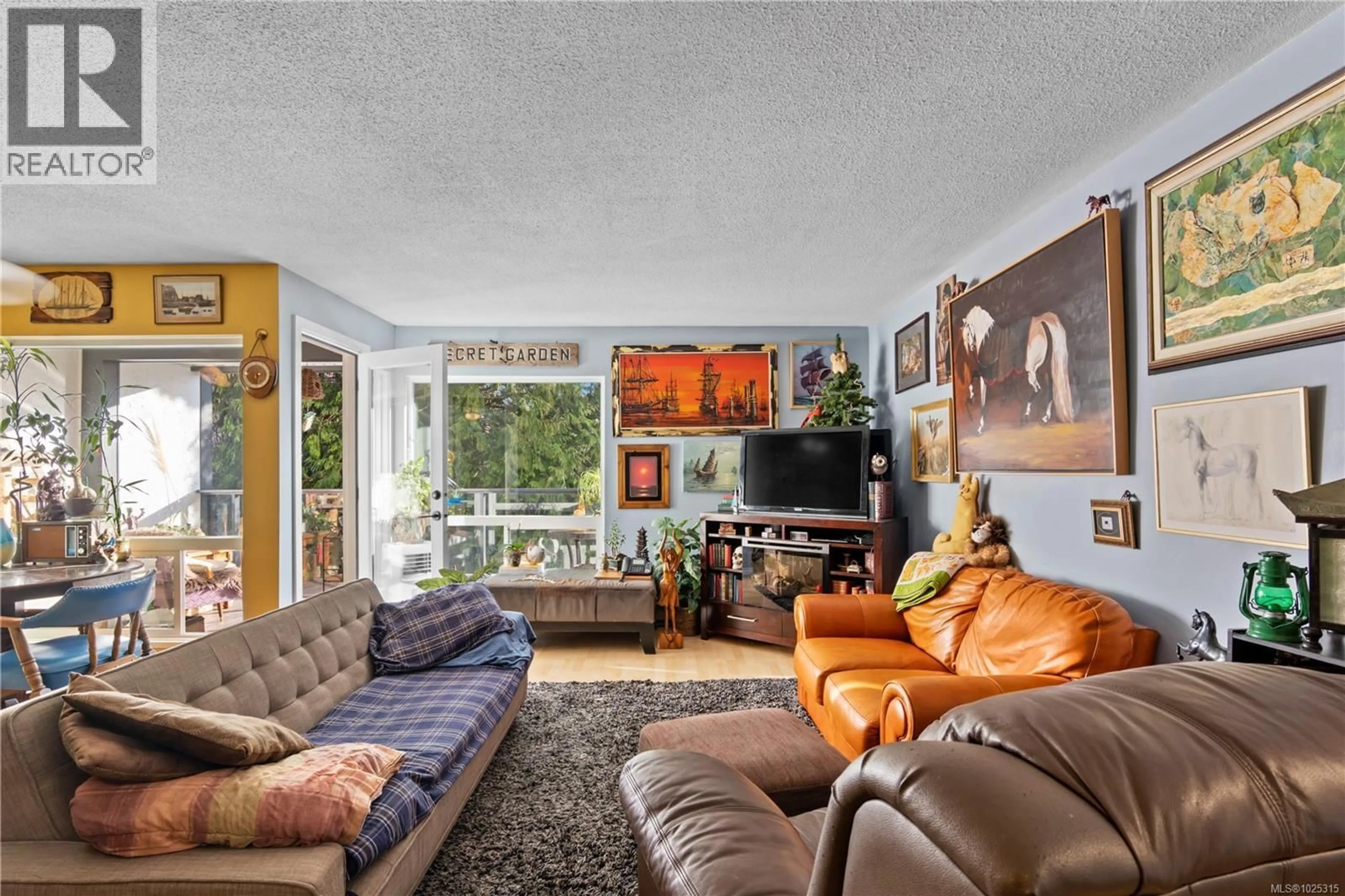 Living room with furniture, unknown for 206 - 1725 CEDAR HILL CROSS ROAD, Saanich British Columbia V8P2P8