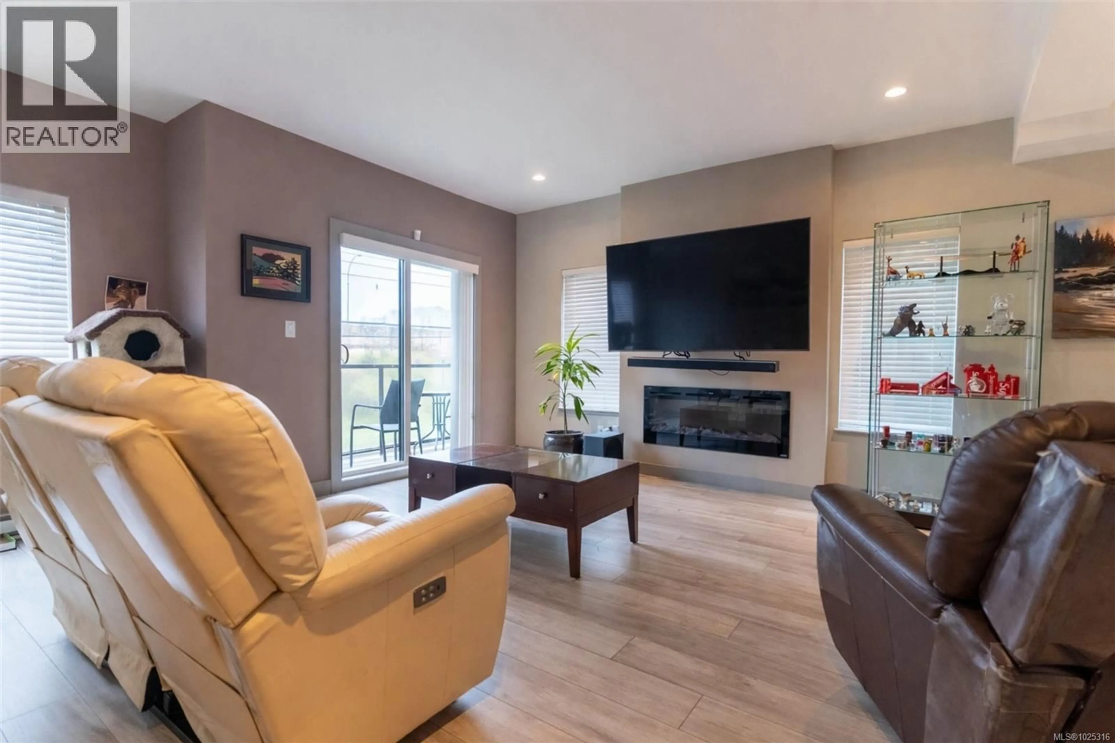 Living room with furniture, wood/laminate floor for 118 - 687 STRANDLUND AVENUE, Langford British Columbia V9B3G2