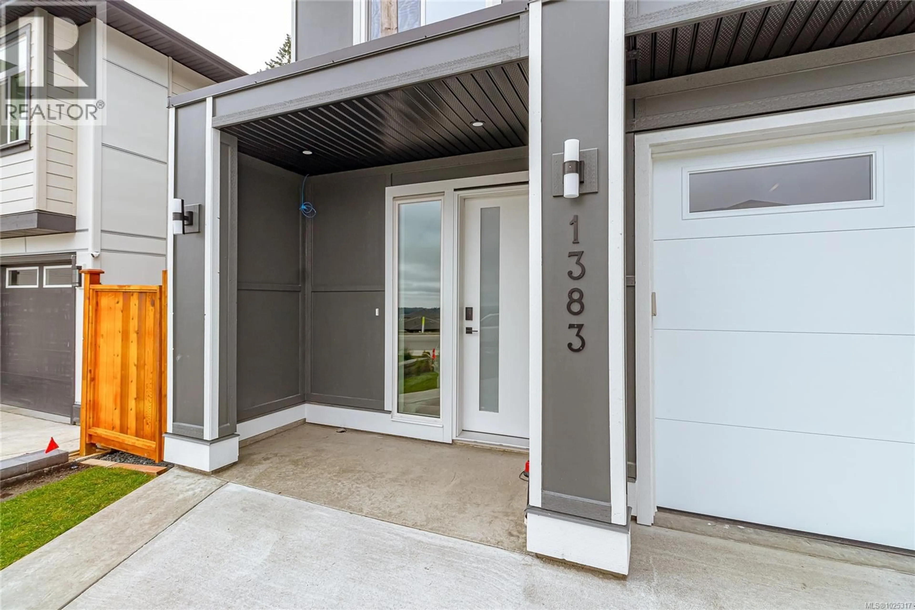 Indoor entryway for 1383 SANDSTONE LANE, Langford British Columbia V9B7A2