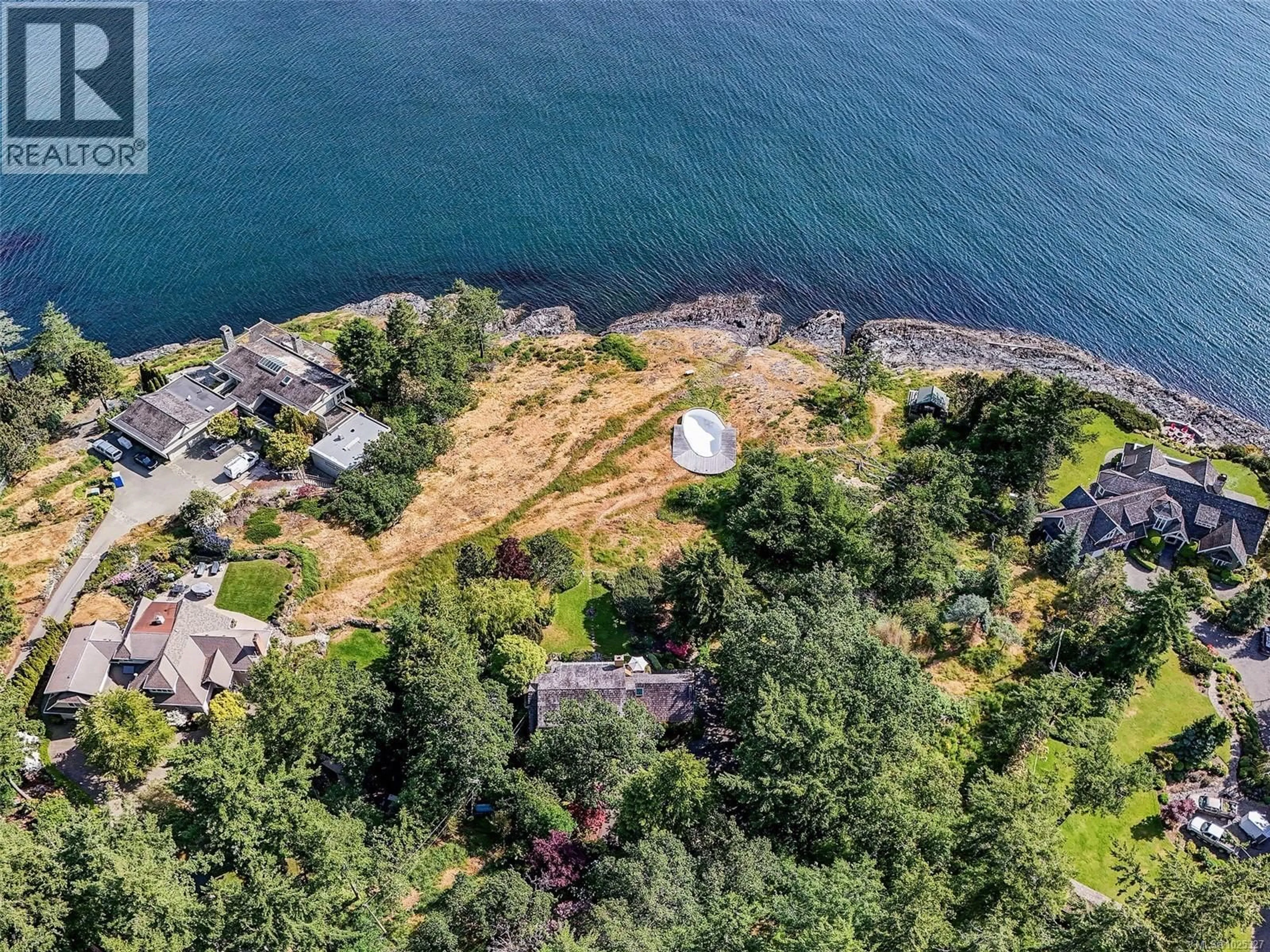 A pic from outside/outdoor area/front of a property/back of a property/a pic from drone, water/lake/river/ocean view for 2550 QUEENSWOOD DRIVE, Saanich British Columbia V8N1X5