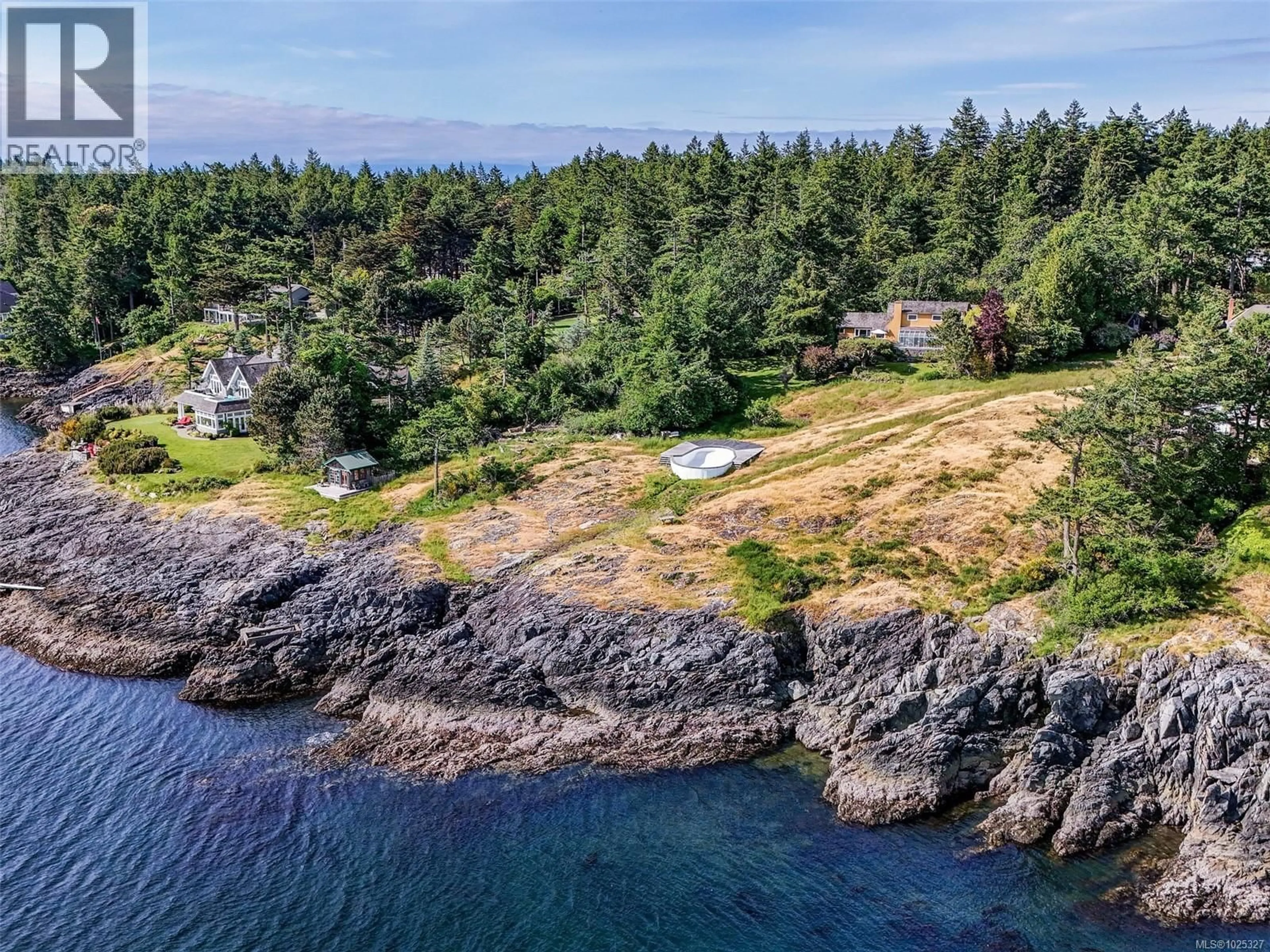 A pic from outside/outdoor area/front of a property/back of a property/a pic from drone, water/lake/river/ocean view for 2550 QUEENSWOOD DRIVE, Saanich British Columbia V8N1X5