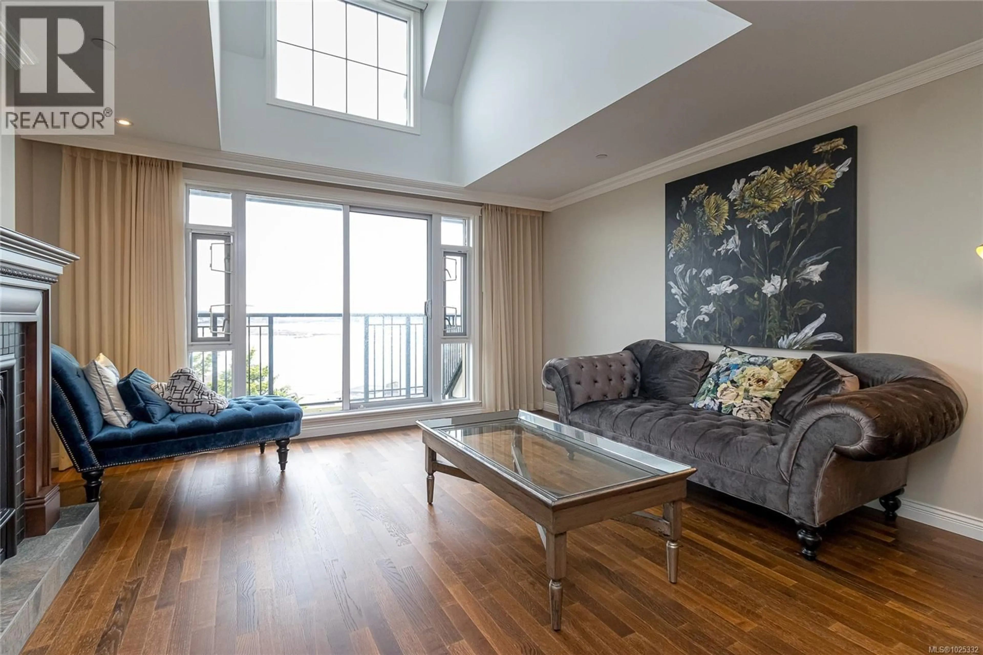 Living room with furniture, wood/laminate floor for 405 - 1175 BEACH DRIVE, Oak Bay British Columbia V8S2N2