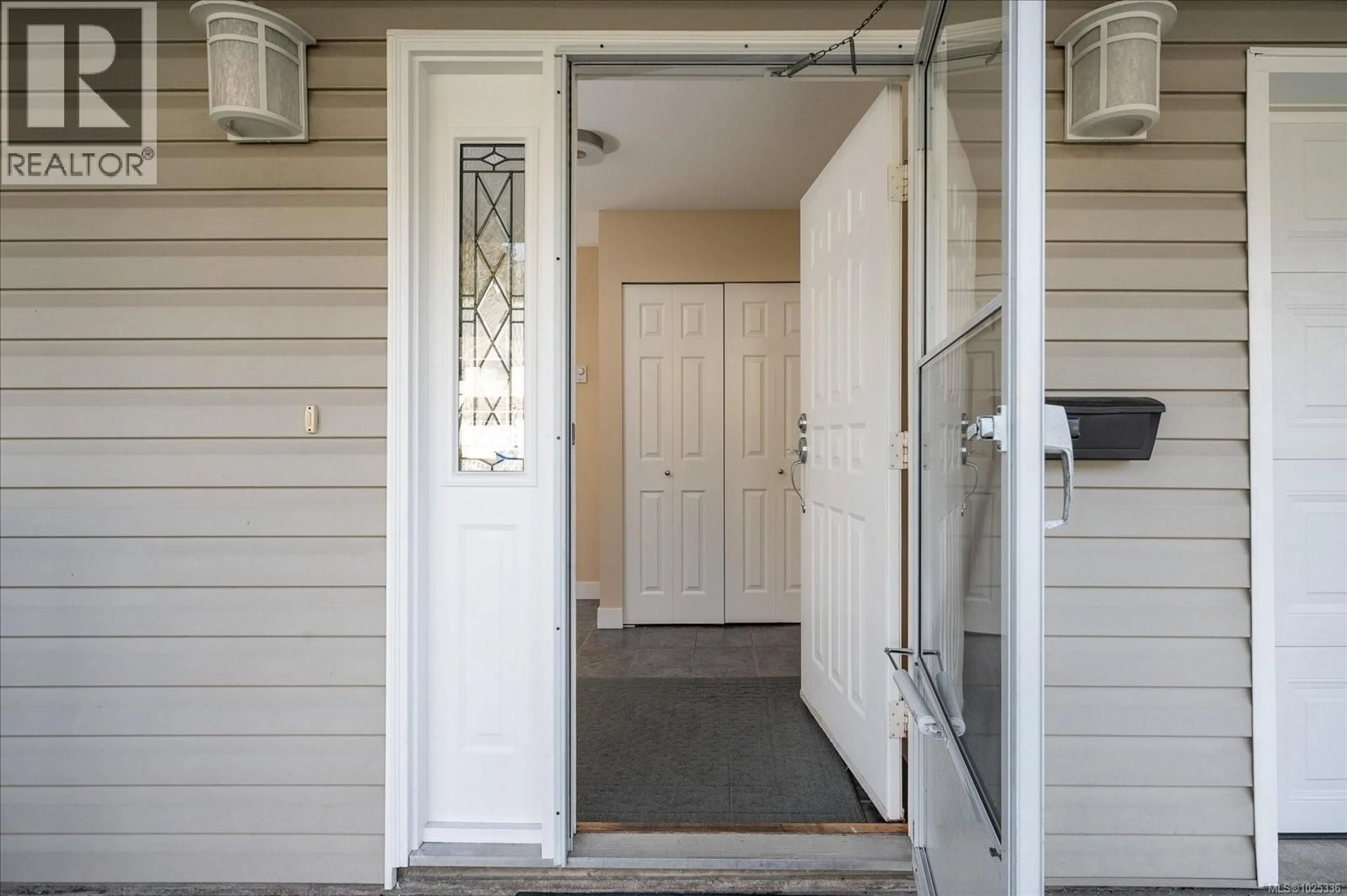 Indoor entryway for 2473 NADELY CRESCENT, Nanaimo British Columbia V9T5T1