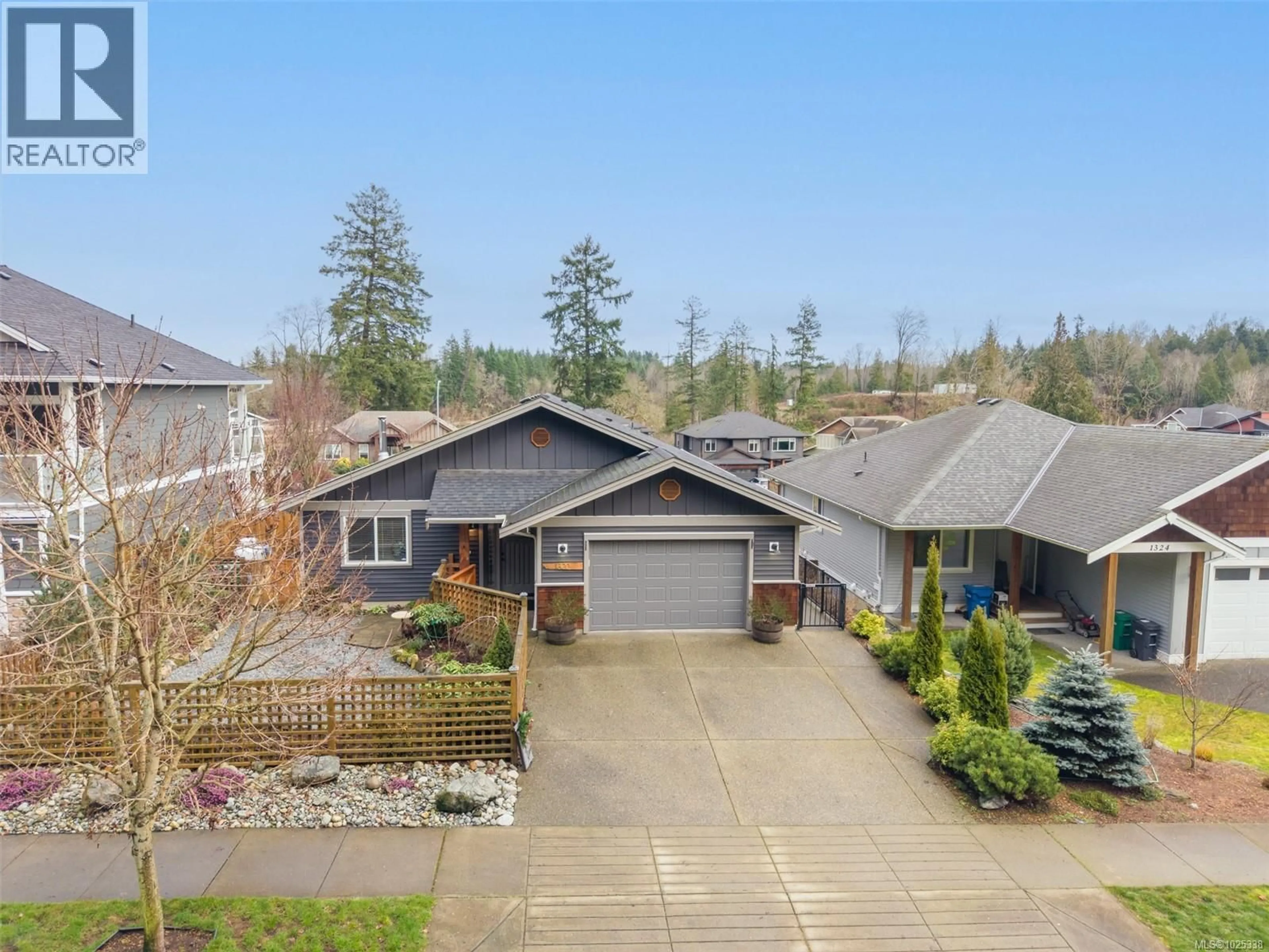 A pic from outside/outdoor area/front of a property/back of a property/a pic from drone, street for 1320 FIELDING ROAD, Nanaimo British Columbia V9X1K8