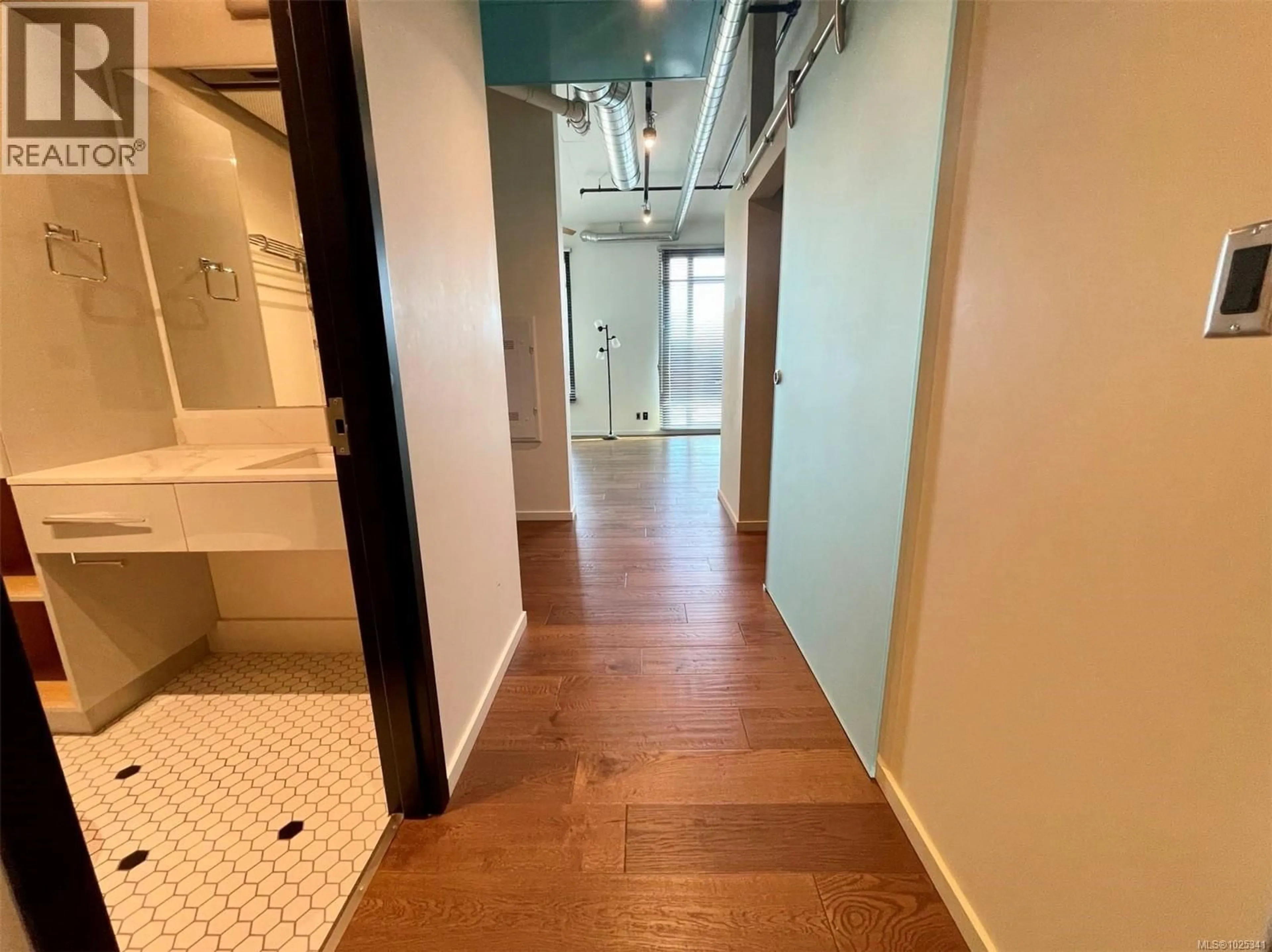 Unknown for 818 - 1029 VIEW STREET, Victoria British Columbia V8V4Y3