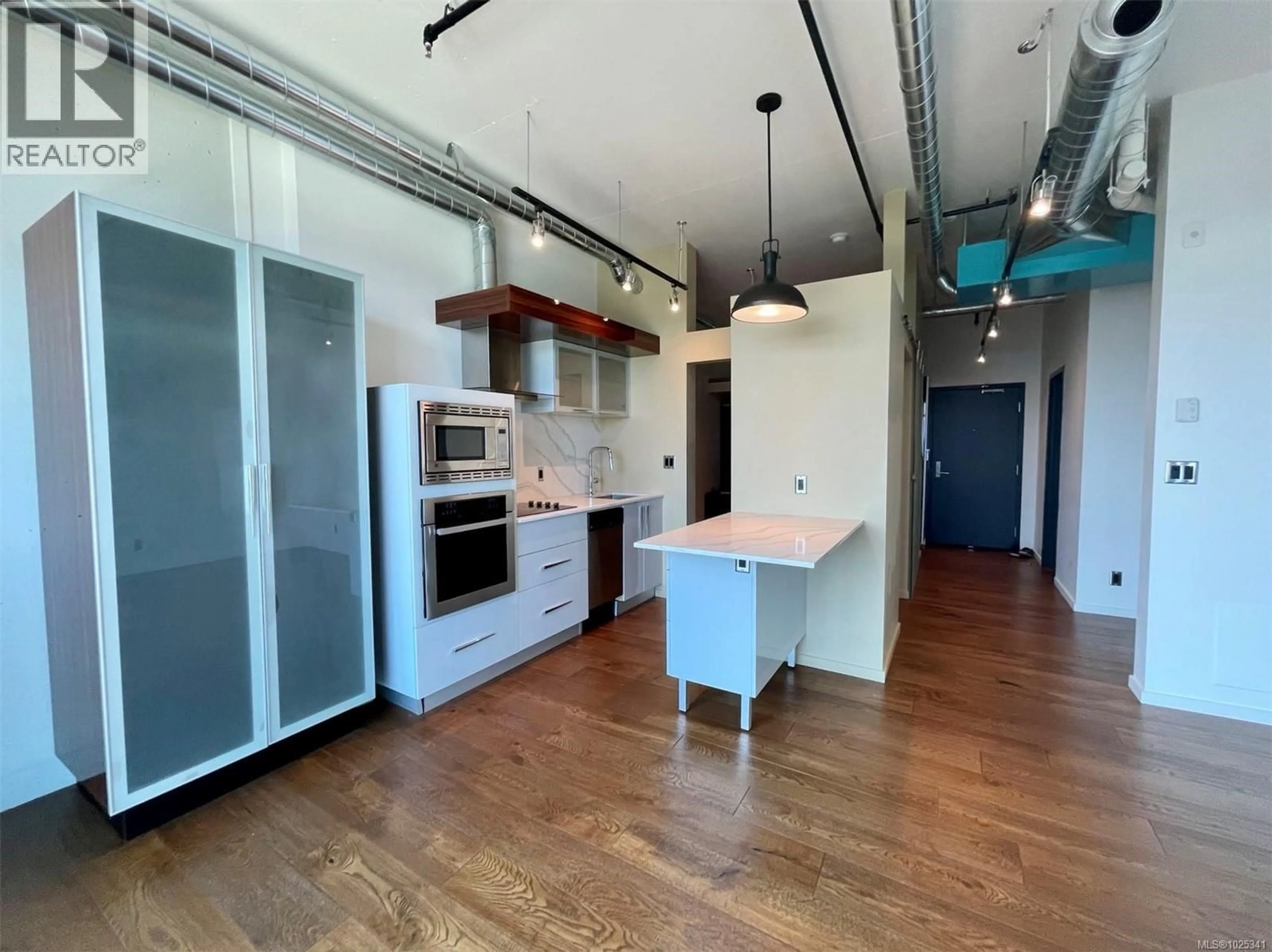 Open concept kitchen, wood/laminate floor for 818 - 1029 VIEW STREET, Victoria British Columbia V8V4Y3
