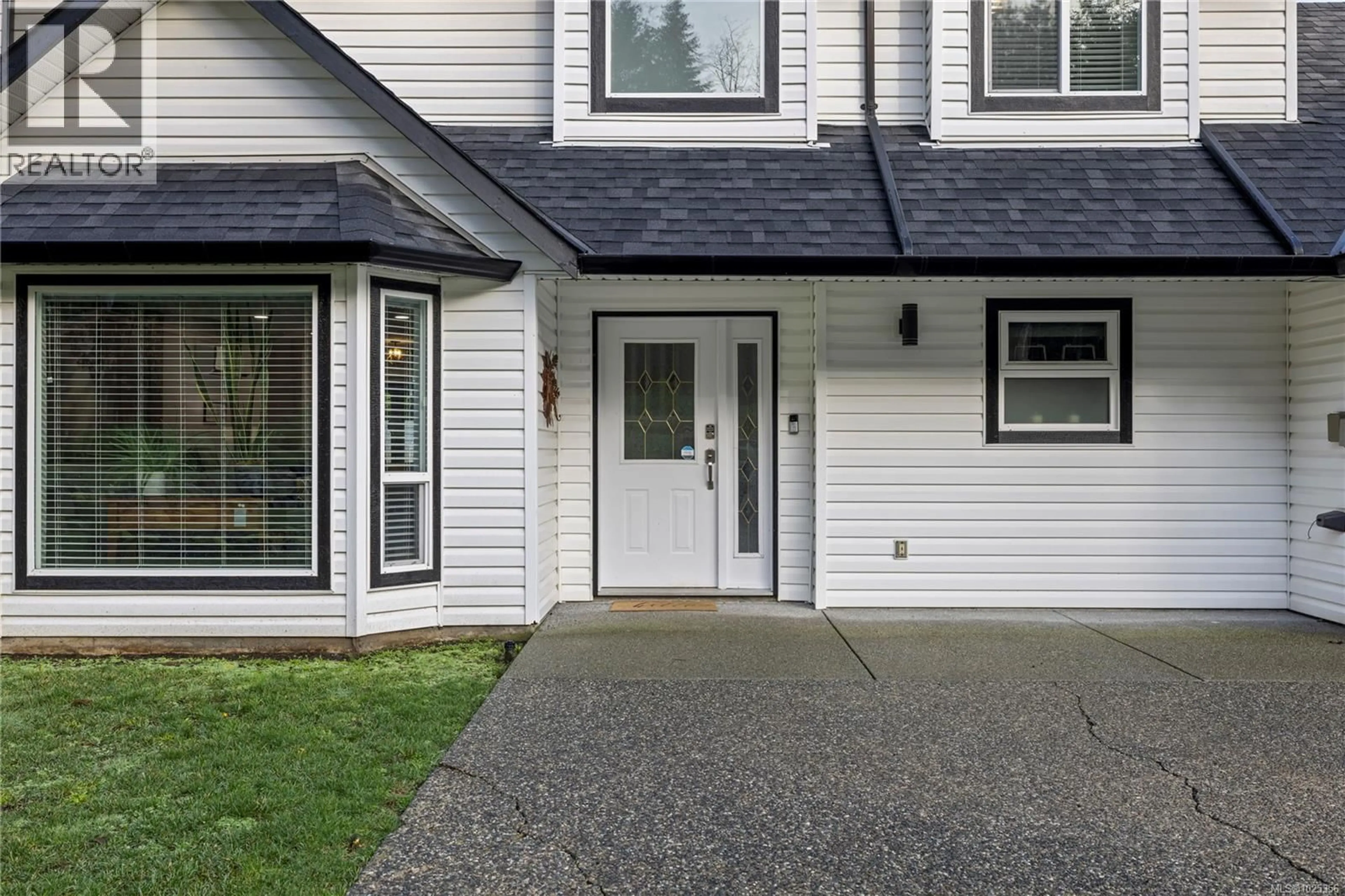 Home with vinyl exterior material, street for 3180 WEST ROAD, Nanaimo British Columbia V9R6X1