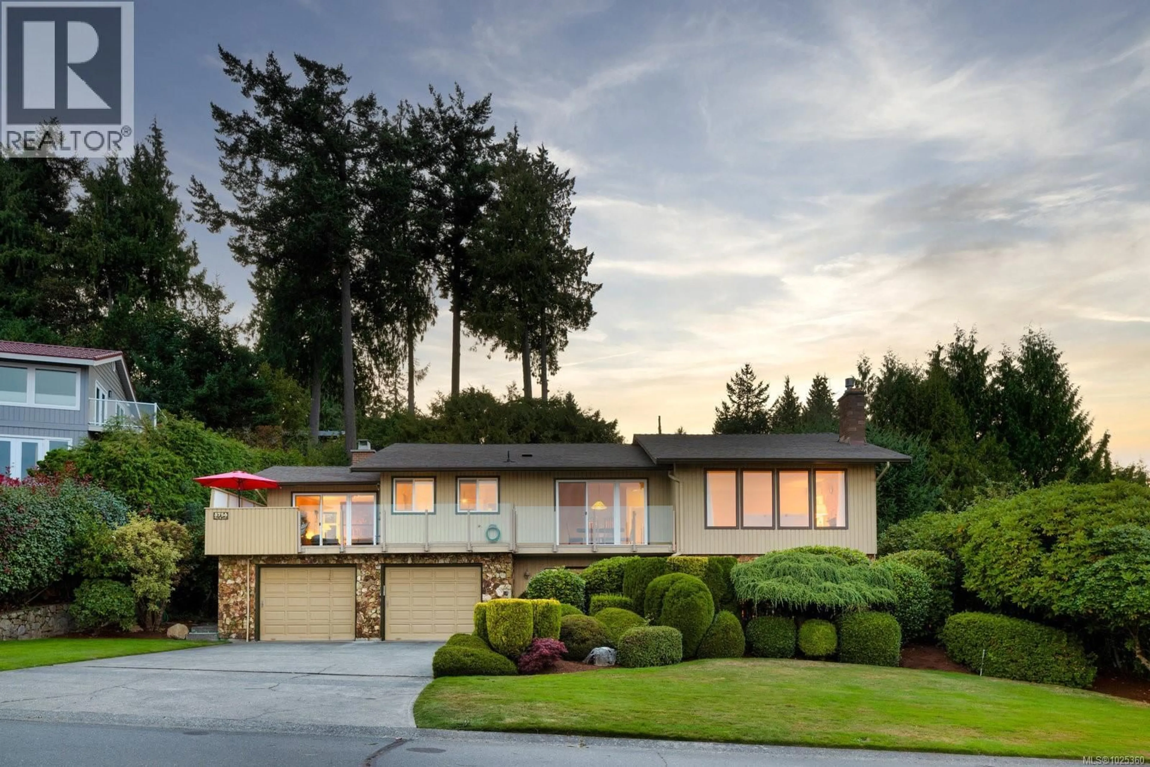 Home with vinyl exterior material, street for 8756 PENDER PARK DRIVE, North Saanich British Columbia V8L3Z5