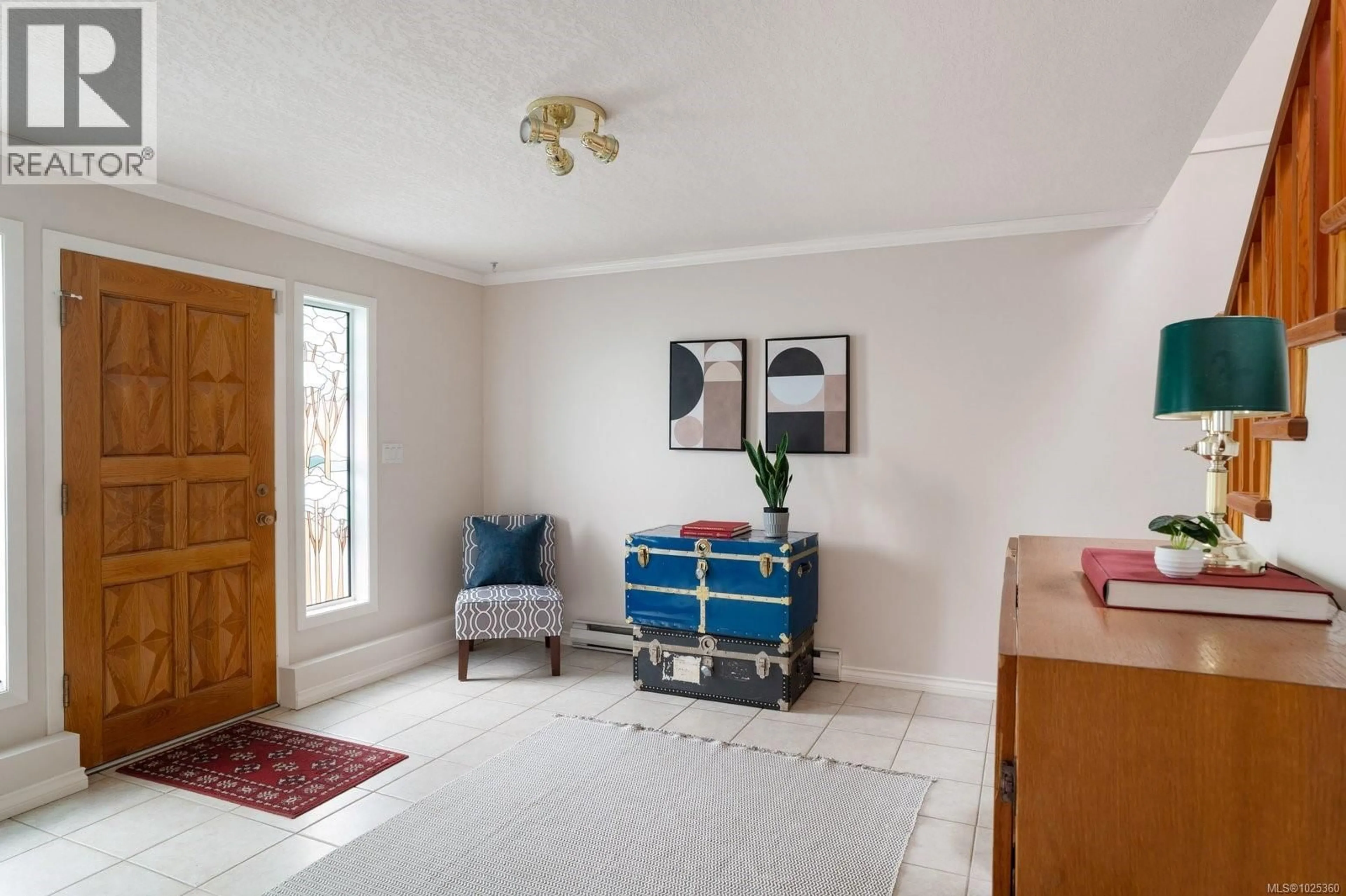 Living room with furniture, unknown for 8756 PENDER PARK DRIVE, North Saanich British Columbia V8L3Z5