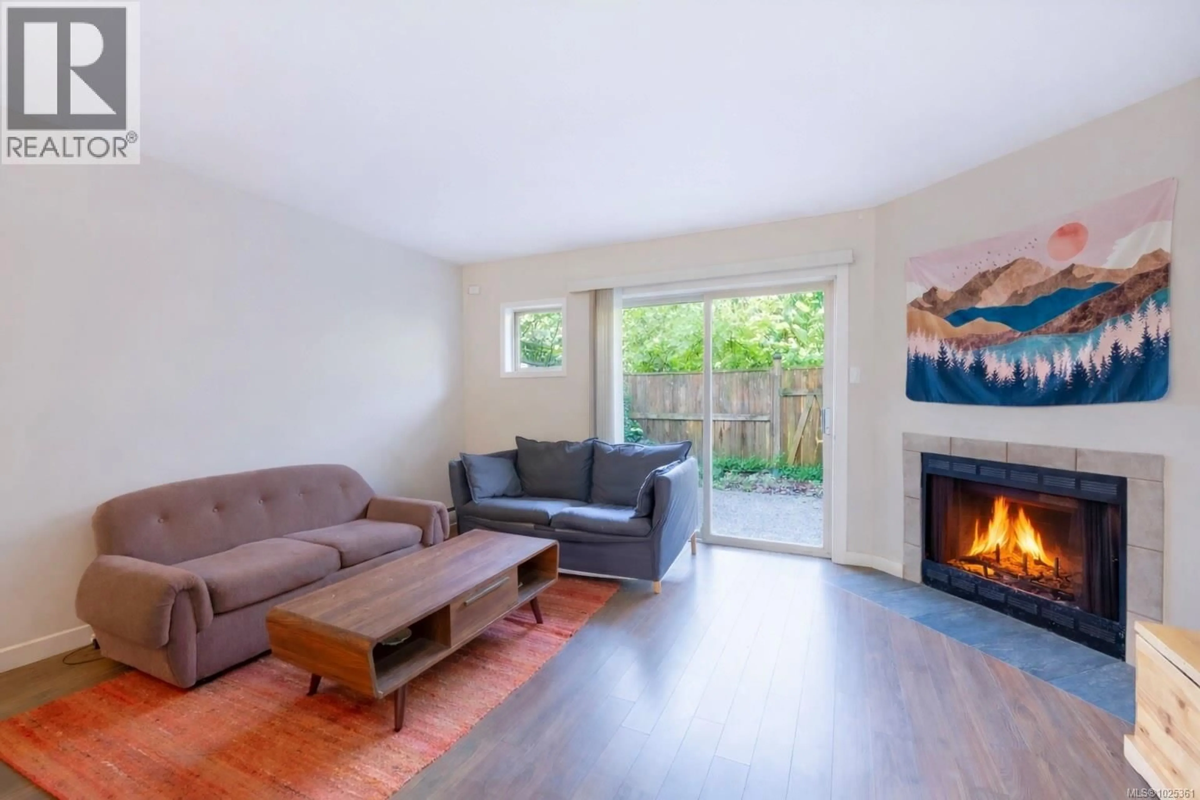 Living room with furniture, wood/laminate floor for 4 - 301 ARNET ROAD, Tofino British Columbia V0R2Z0