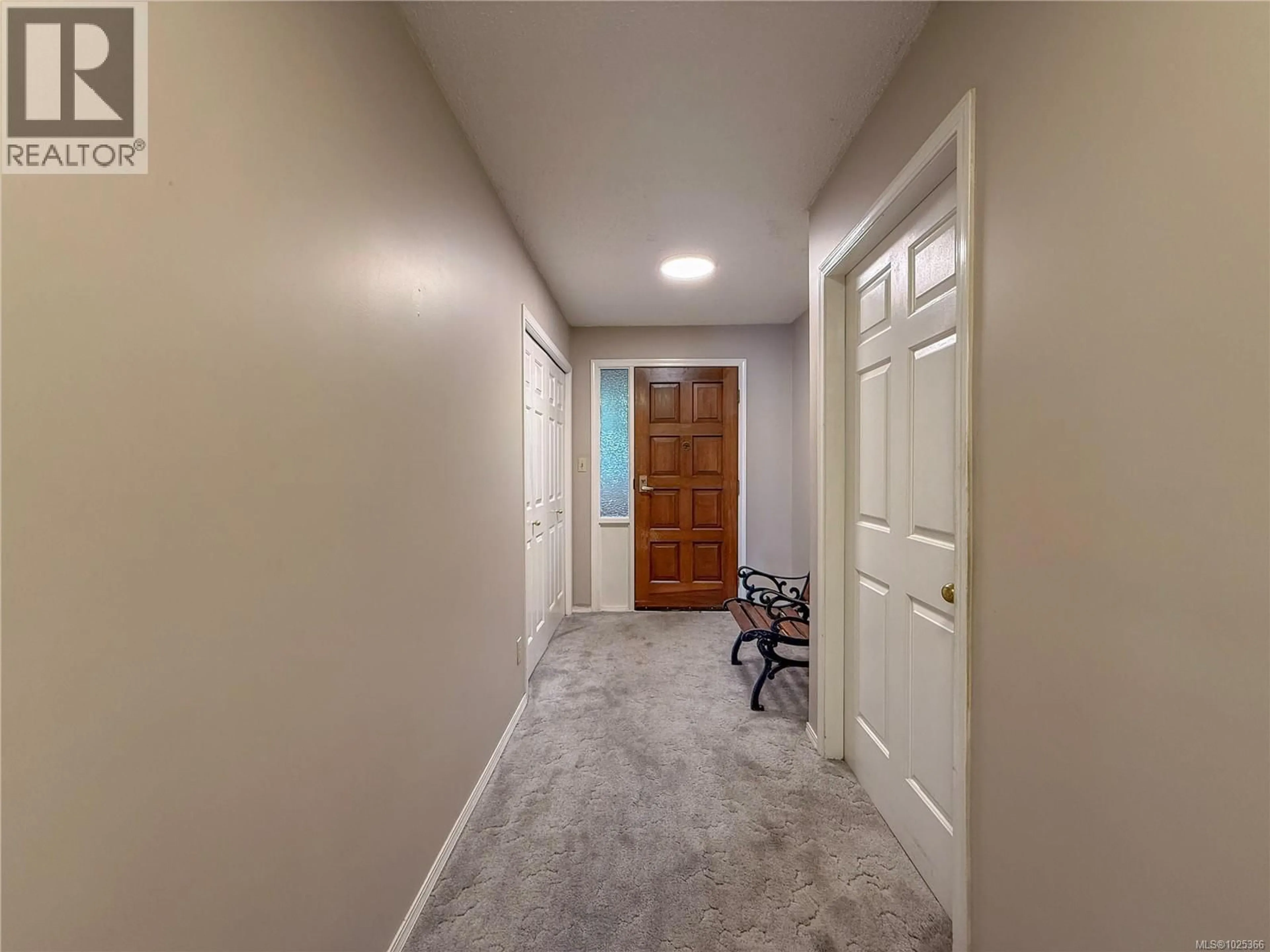 Indoor entryway for 201 - 539 ISLAND HIGHWAY, Campbell River British Columbia V9W2B9