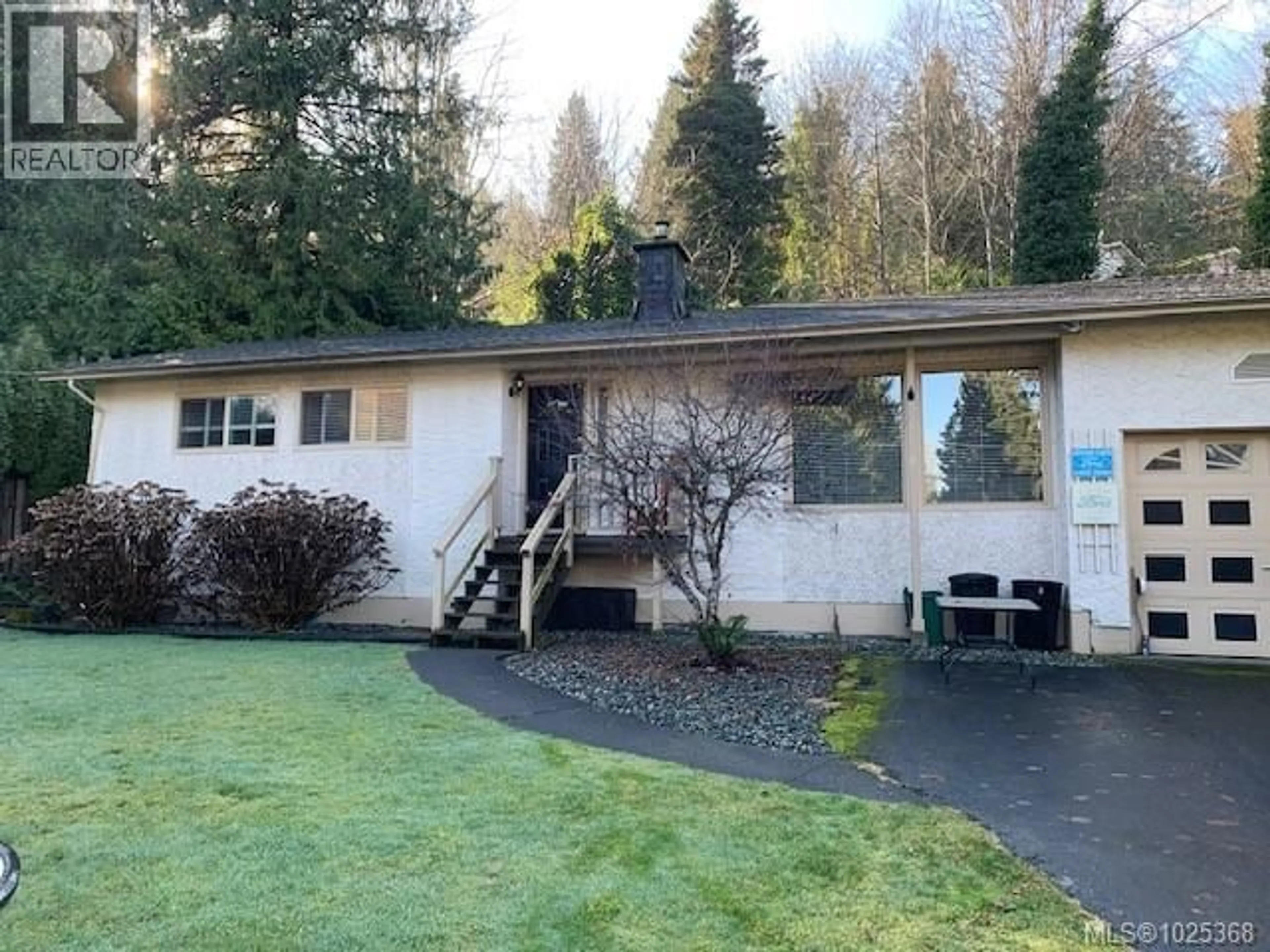 A pic from outside/outdoor area/front of a property/back of a property/a pic from drone, mountain view for 384 DOGWOOD DRIVE, Ladysmith British Columbia V9G1T7