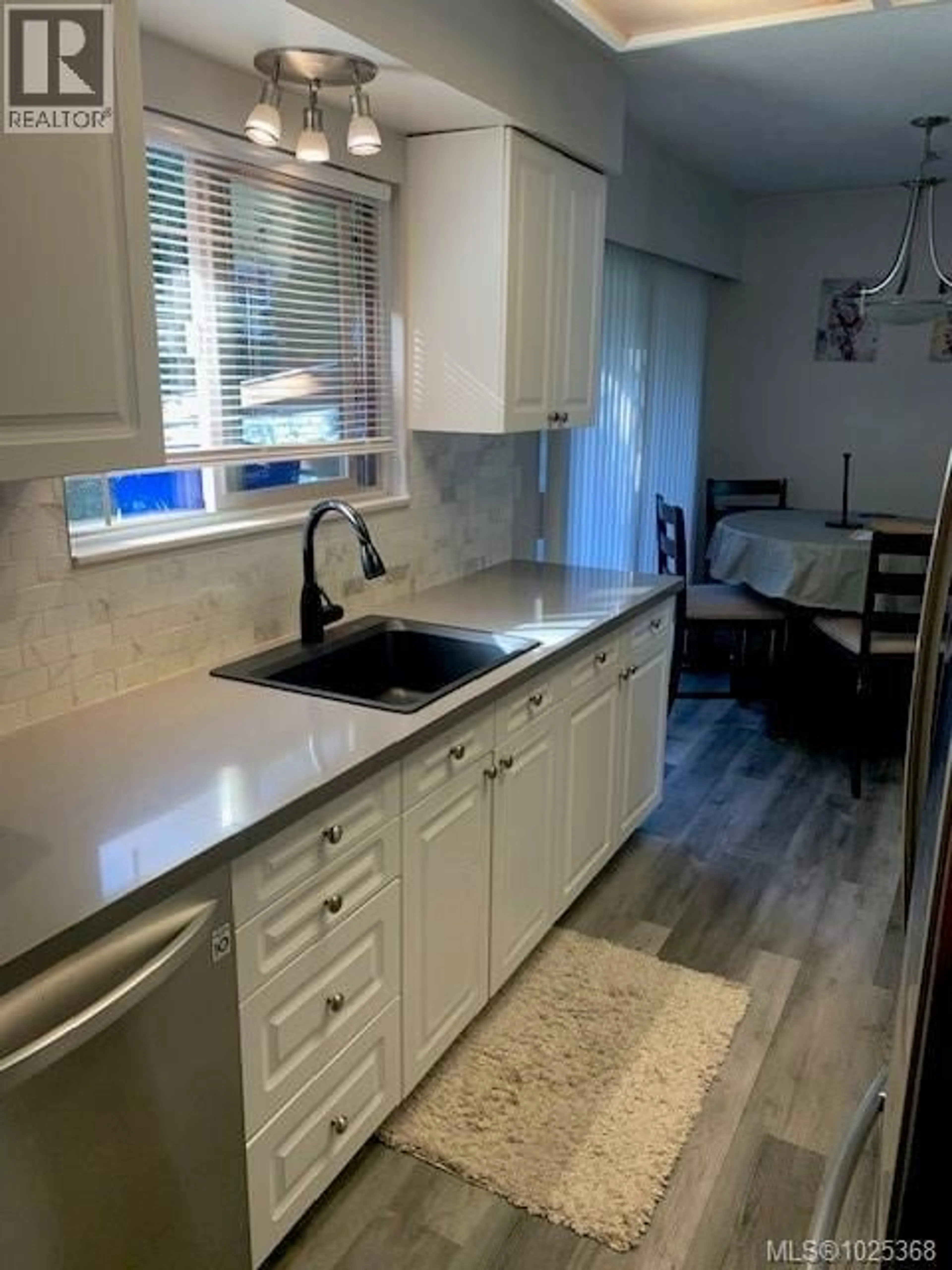 Open concept kitchen, ceramic/tile floor for 384 DOGWOOD DRIVE, Ladysmith British Columbia V9G1T7