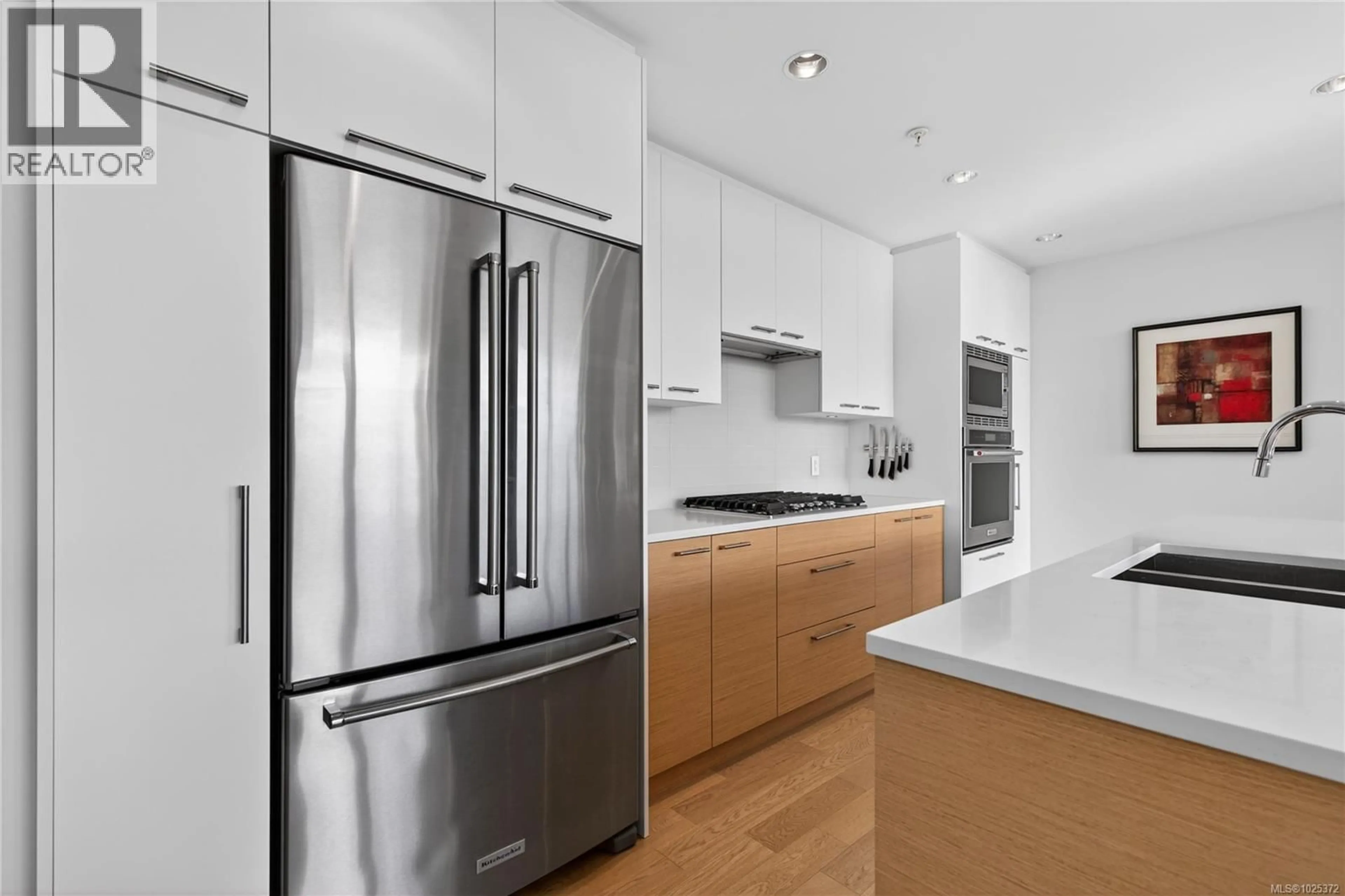 Contemporary kitchen, unknown for 602 - 4011 RAINBOW HILL LANE, Saanich British Columbia V9B0G4