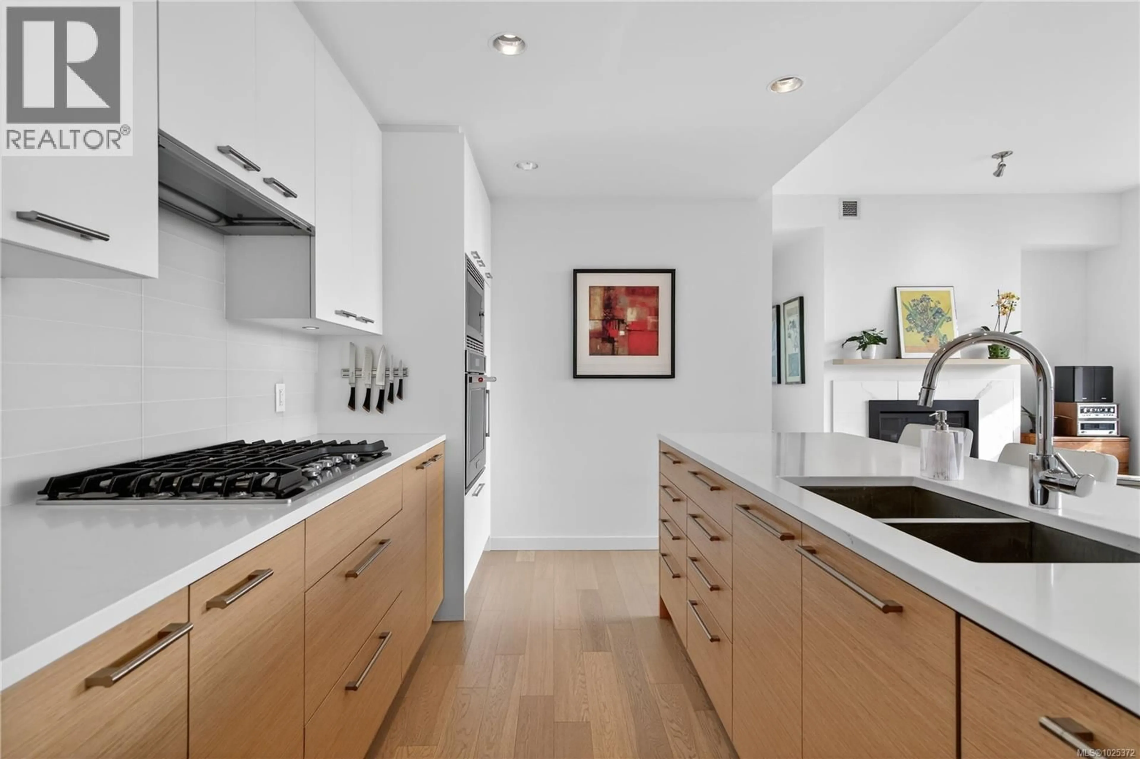 Contemporary kitchen, unknown for 602 - 4011 RAINBOW HILL LANE, Saanich British Columbia V9B0G4