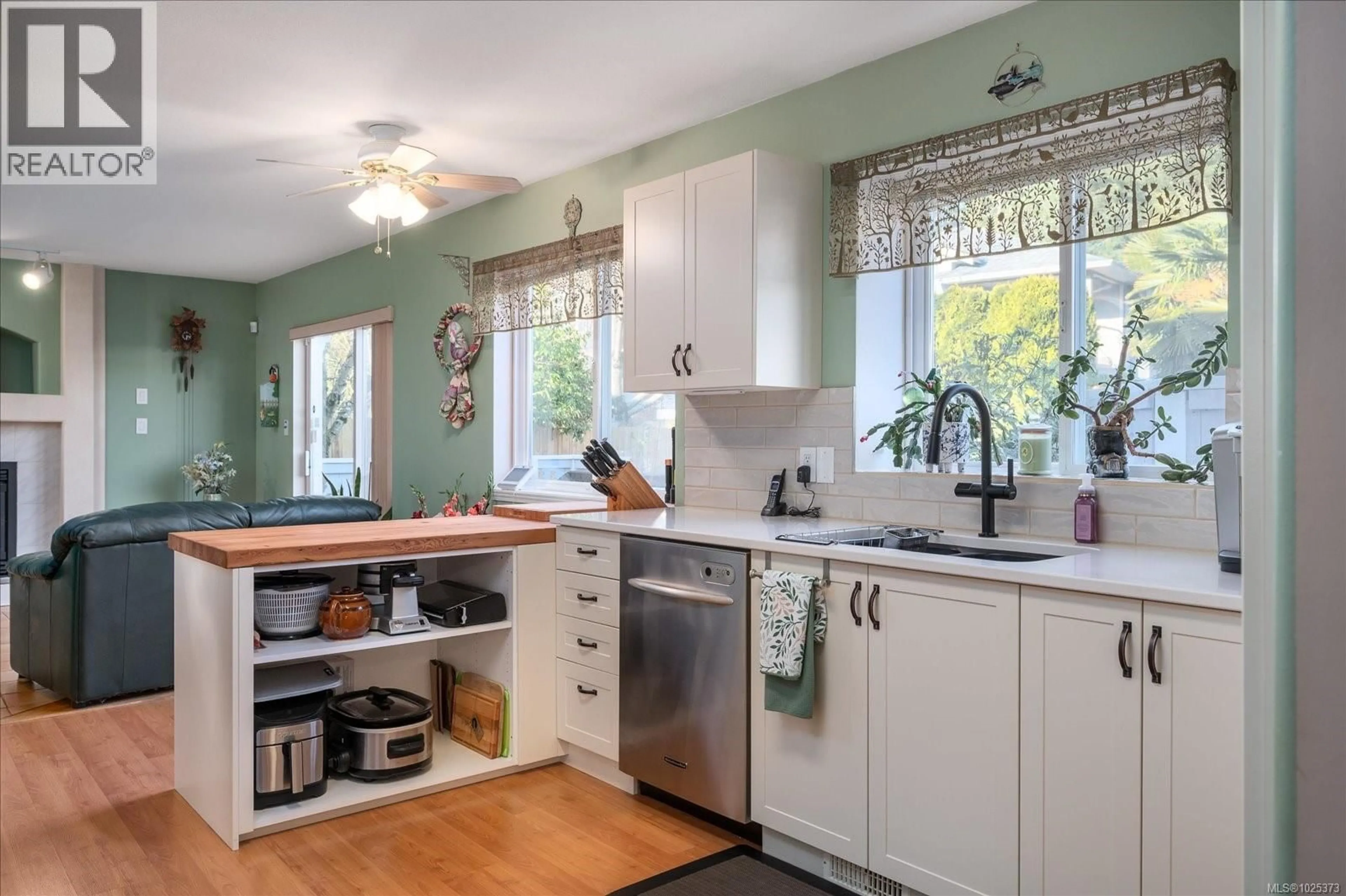 Open concept kitchen, unknown for 6642 NATHAN ROAD, Nanaimo British Columbia V9T6H7