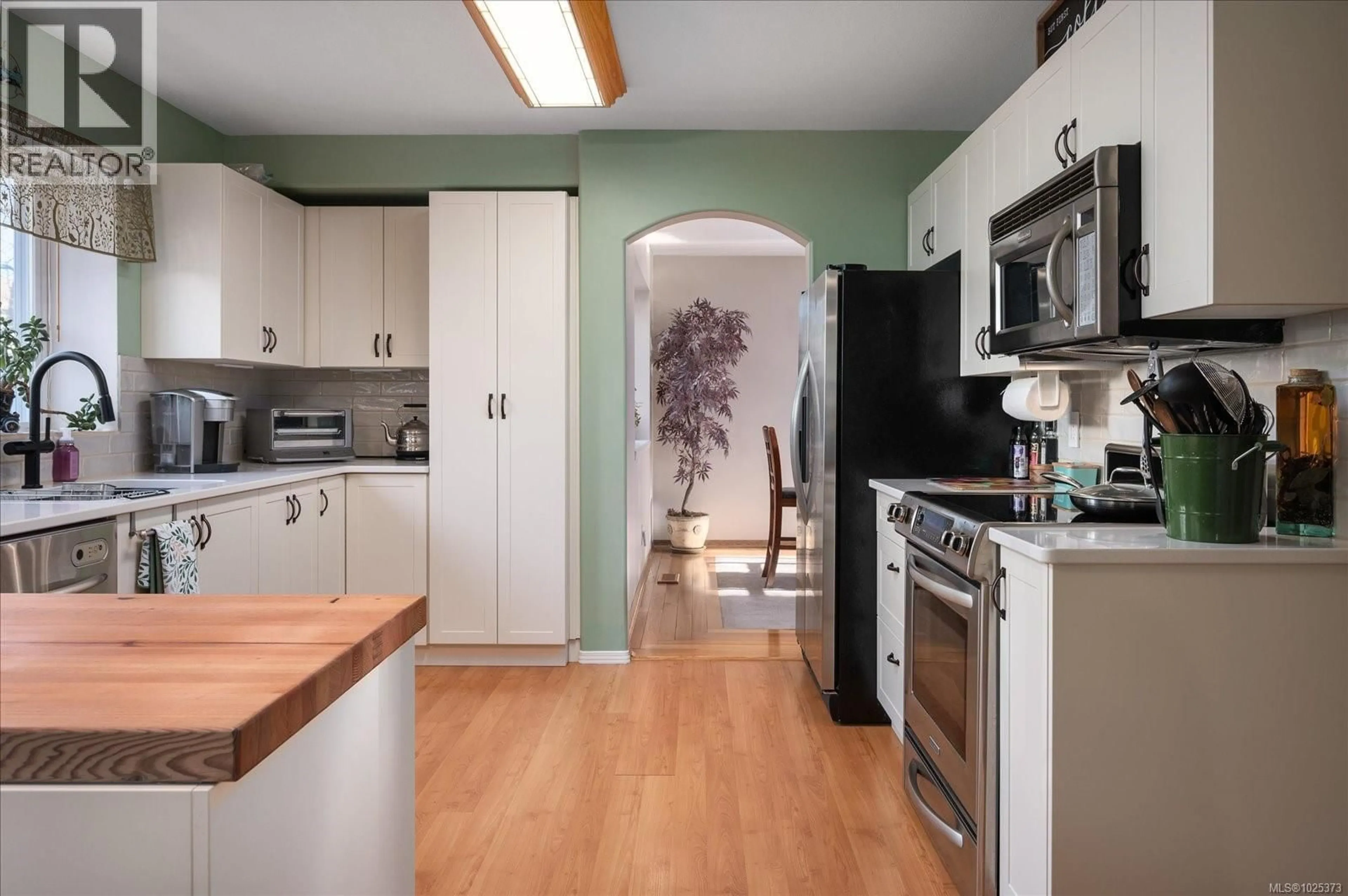 Standard kitchen, unknown for 6642 NATHAN ROAD, Nanaimo British Columbia V9T6H7