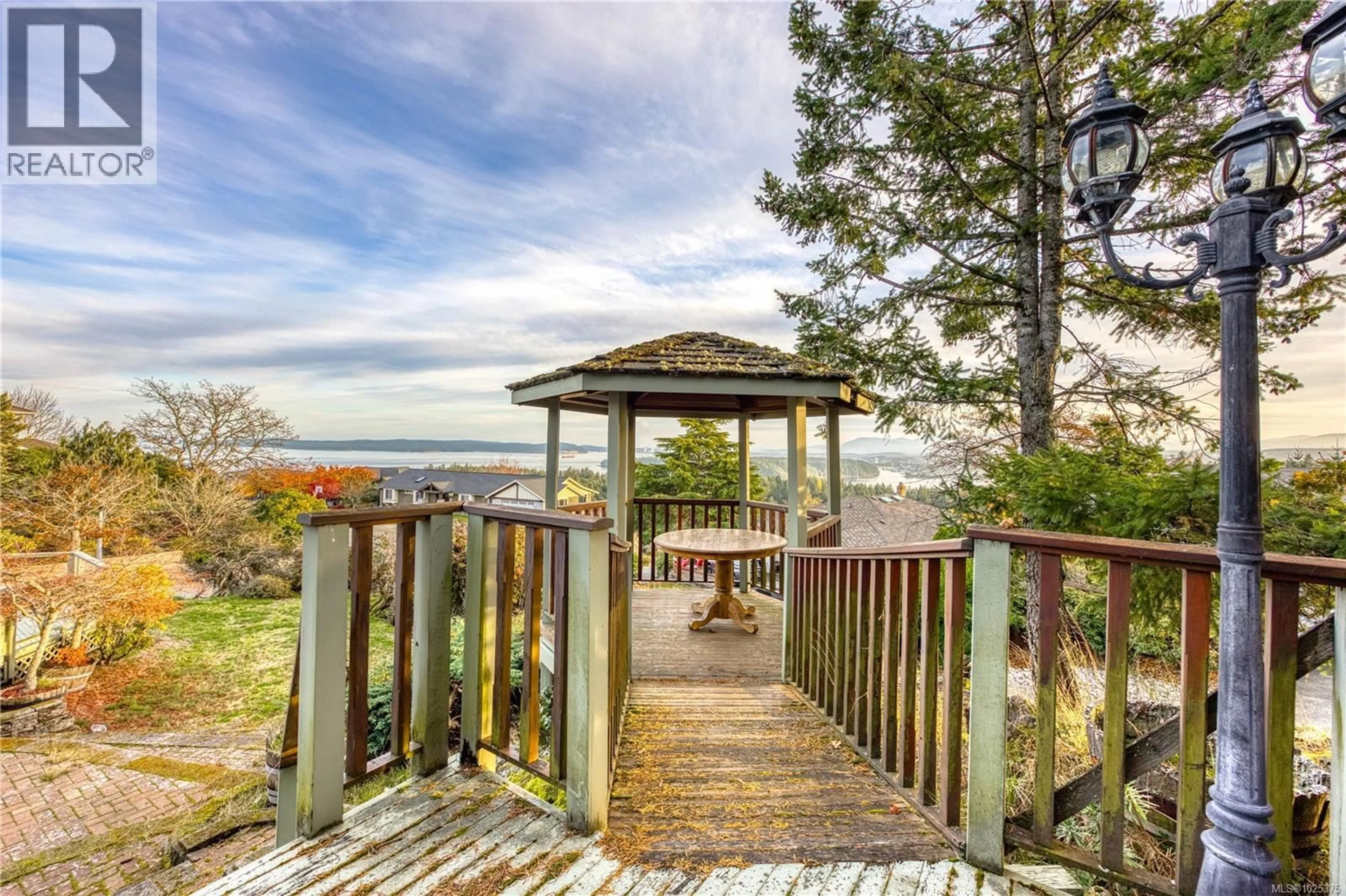 Patio, water/lake/river/ocean view for 3688 GLEN OAKS DRIVE, Nanaimo British Columbia V9T5A1