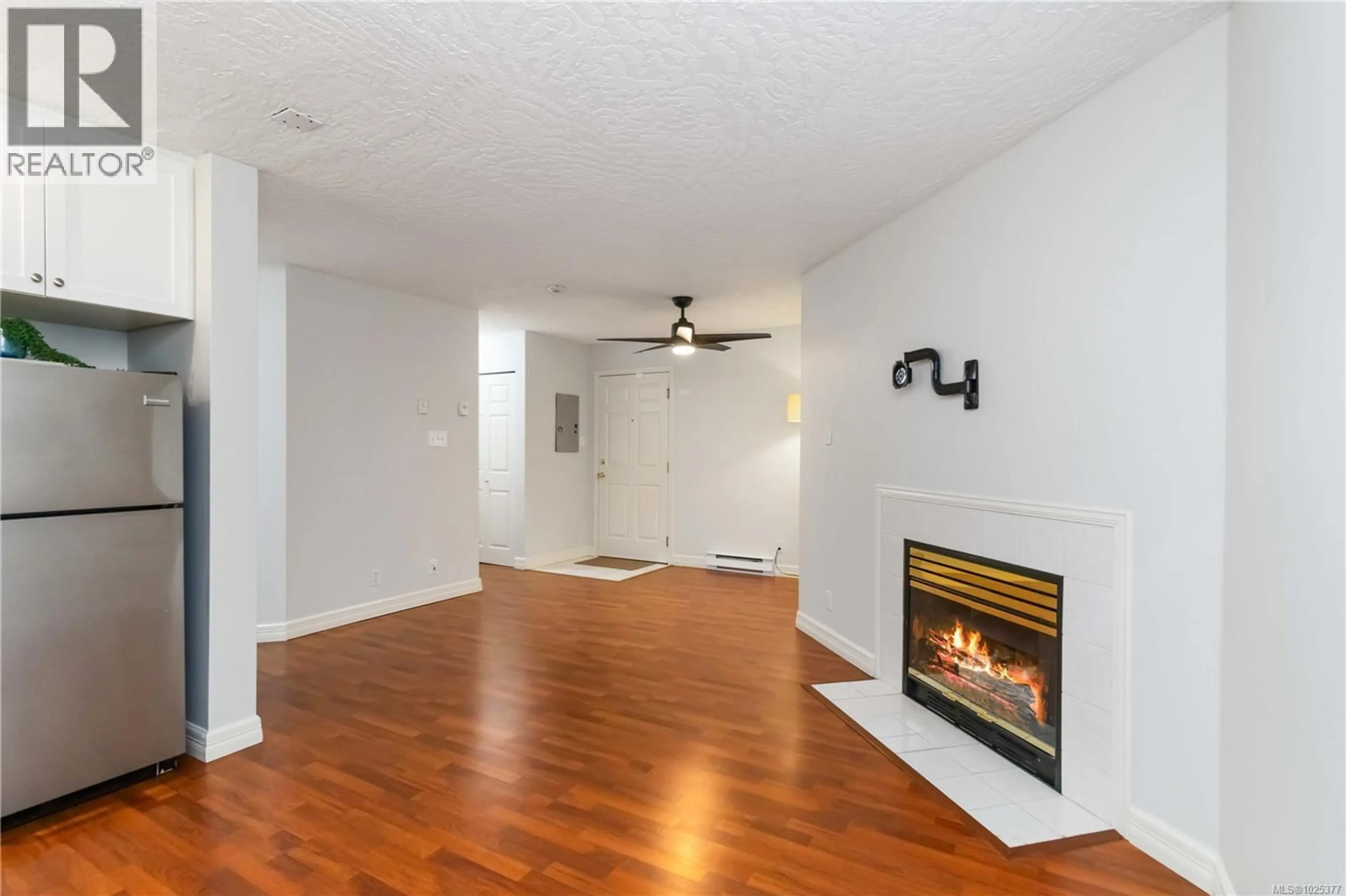 Unknown for 101 - 2710 GROSVENOR ROAD, Victoria British Columbia V8T3M9