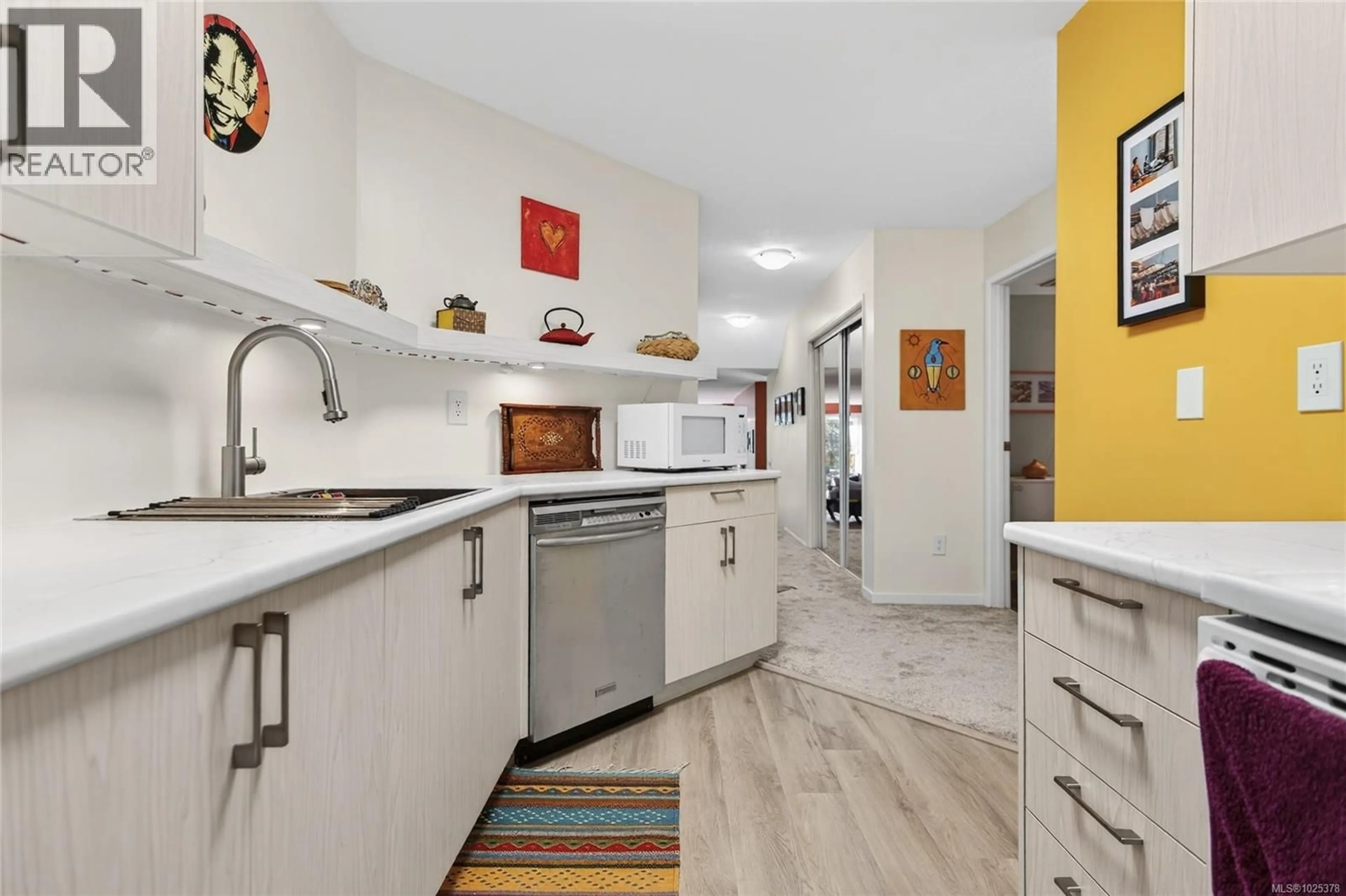 Open concept kitchen, ceramic/tile floor for 111 - 2250 MANOR PLACE, Comox British Columbia V9M1C5