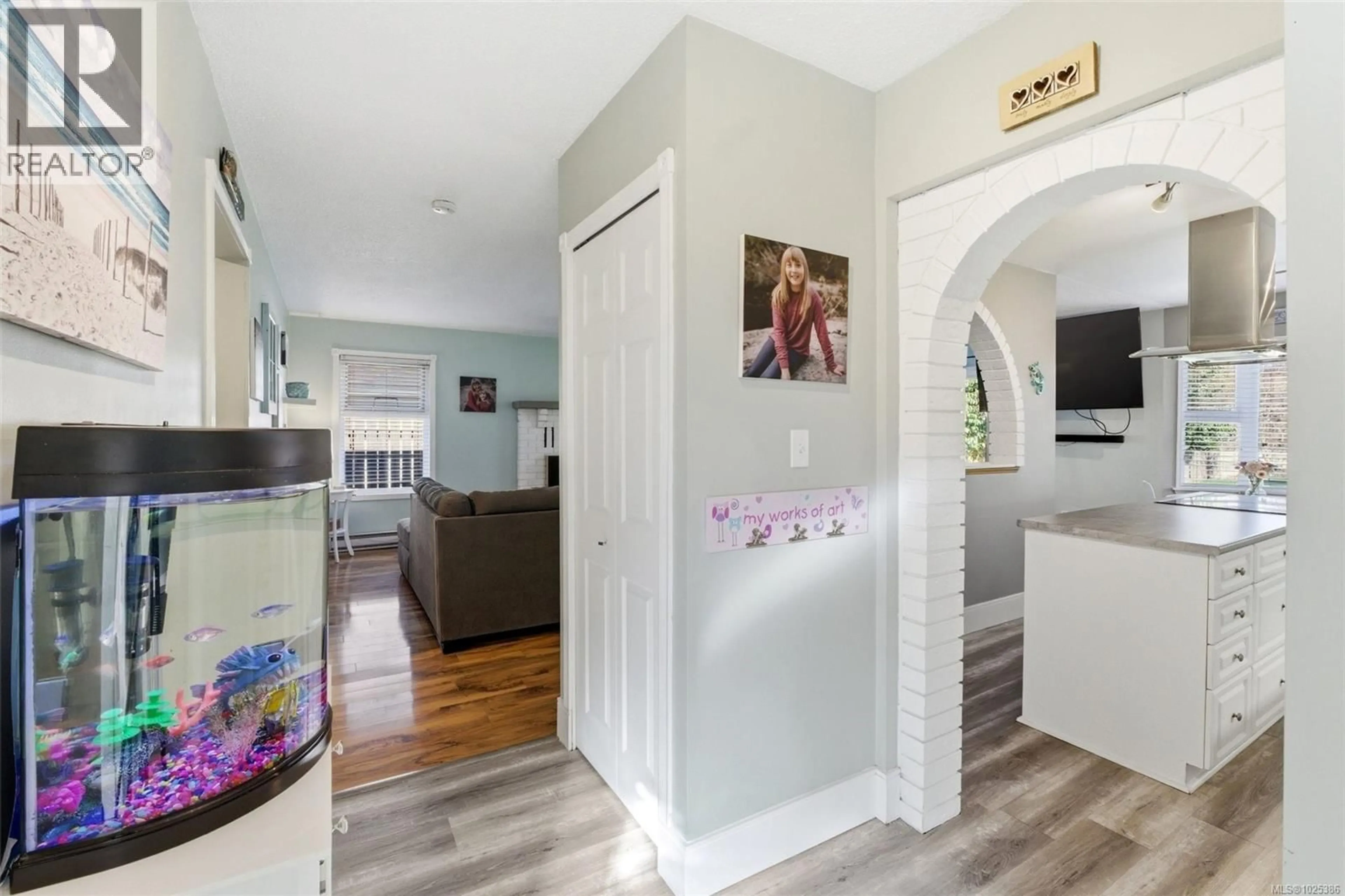 Indoor entryway for 6525 COUNTRY ROAD, Sooke British Columbia V9Z0W9