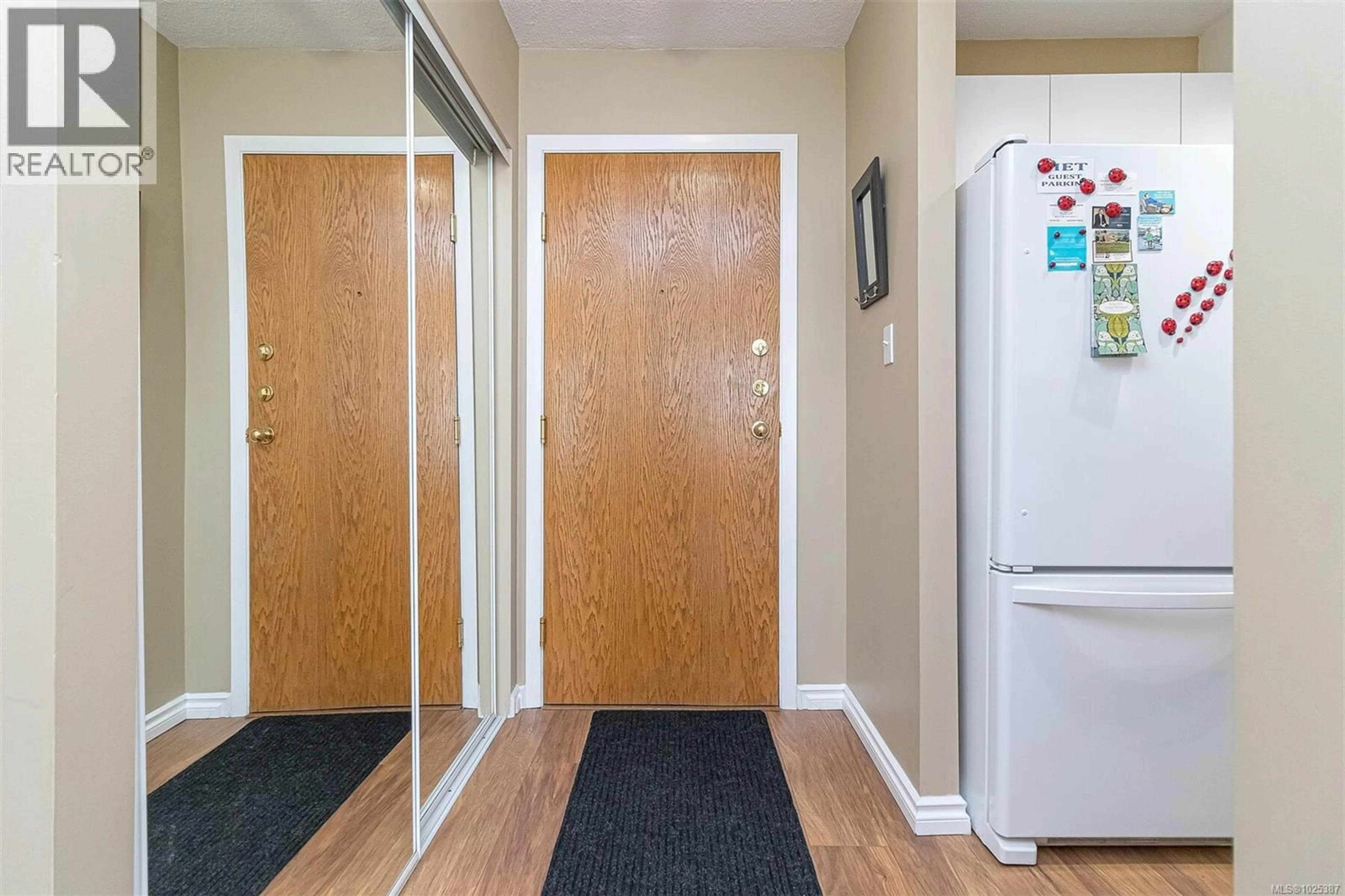 Indoor entryway for 308 - 835 VIEW STREET, Victoria British Columbia V8W3W8