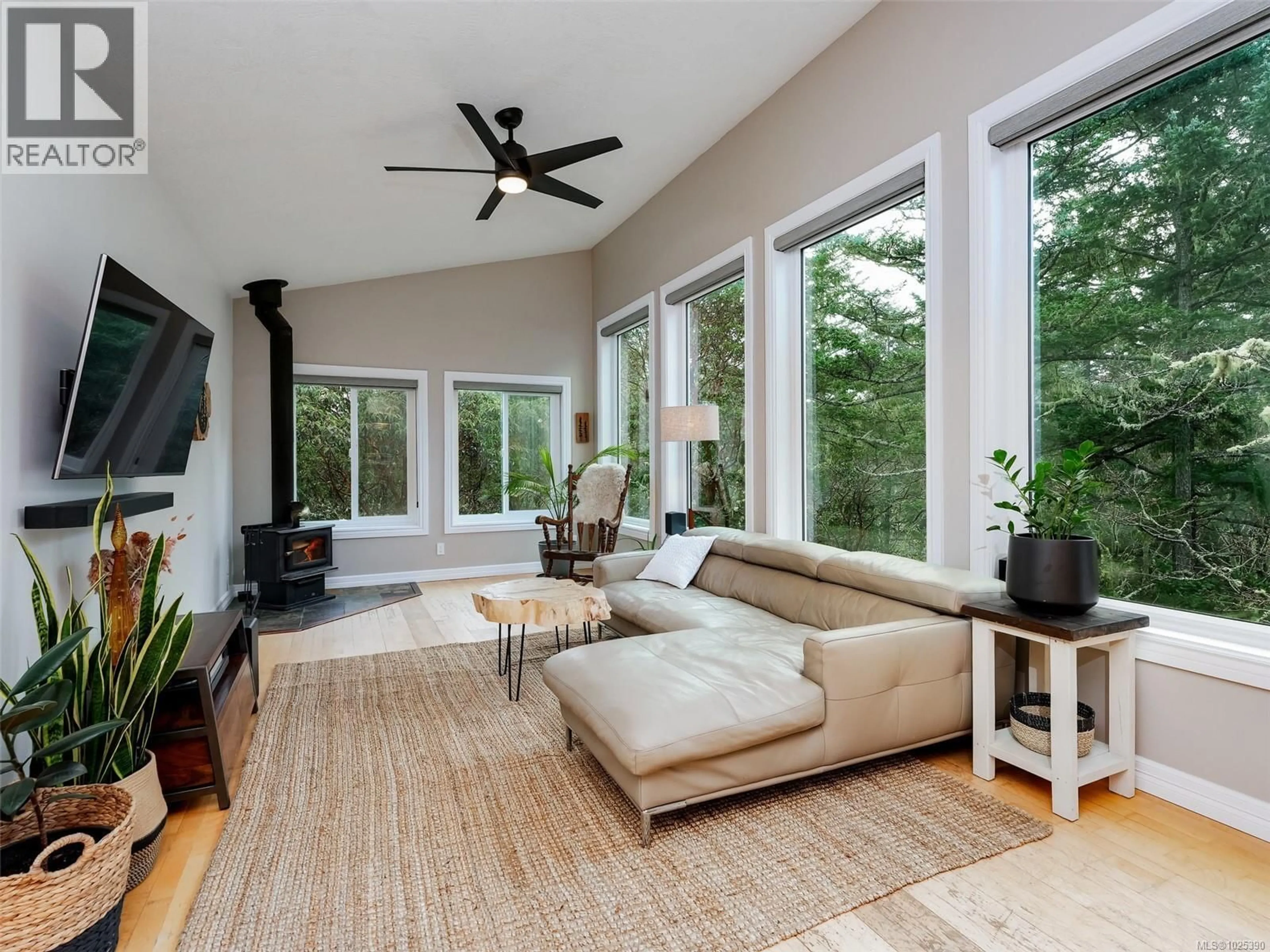 Living room with furniture, unknown for 275 MOSS HILL PLACE, Metchosin British Columbia V9C3Z2