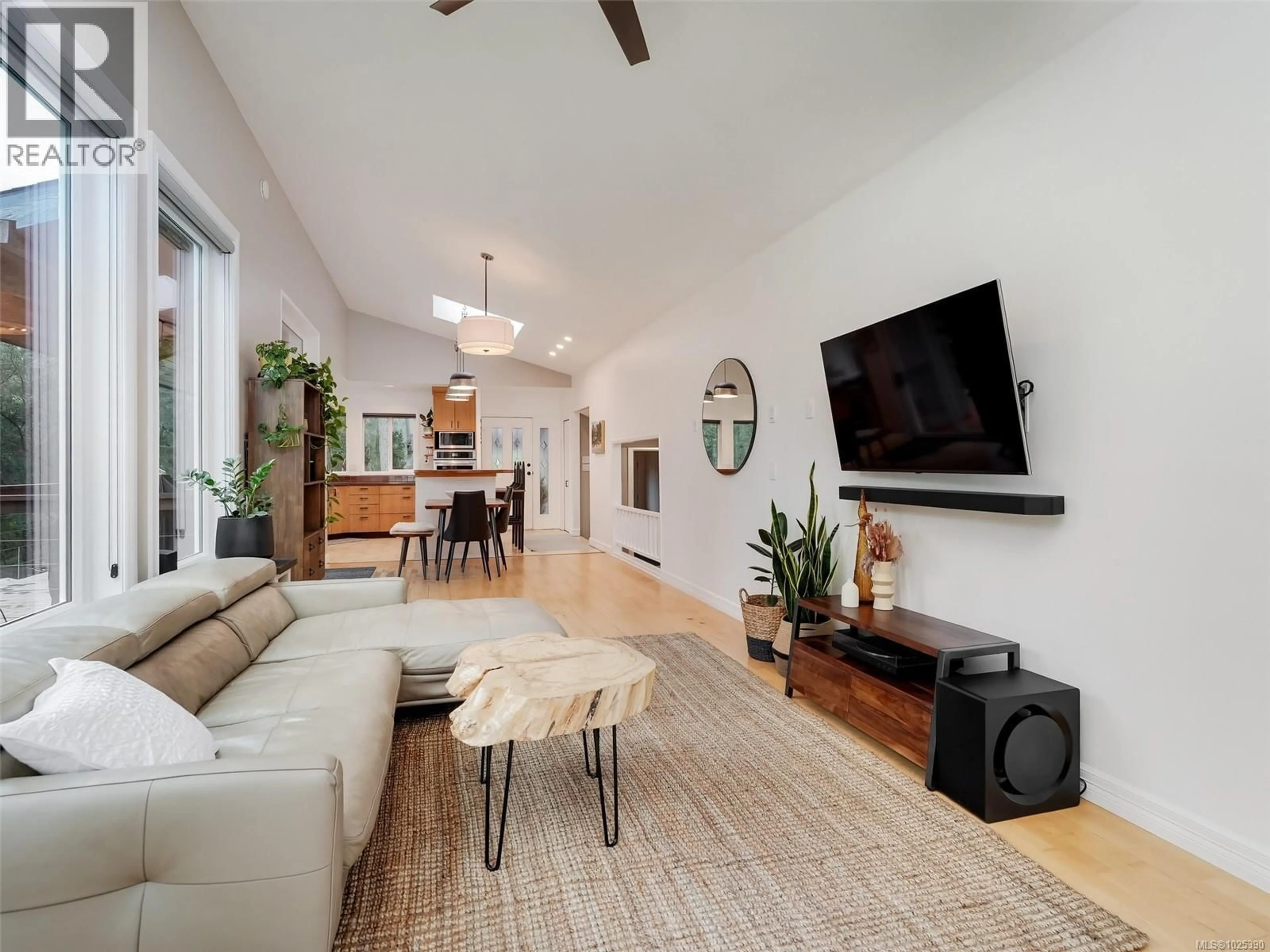 Living room with furniture, unknown for 275 MOSS HILL PLACE, Metchosin British Columbia V9C3Z2