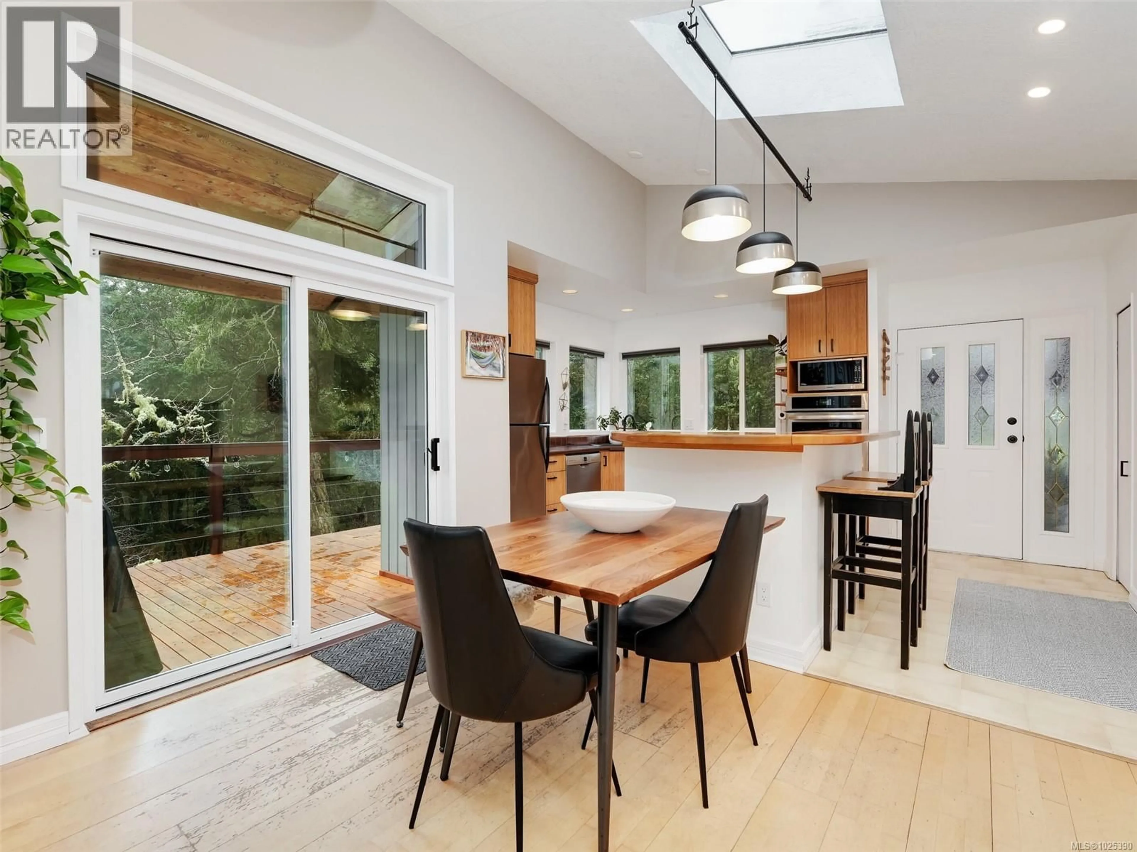 Open concept kitchen, unknown for 275 MOSS HILL PLACE, Metchosin British Columbia V9C3Z2