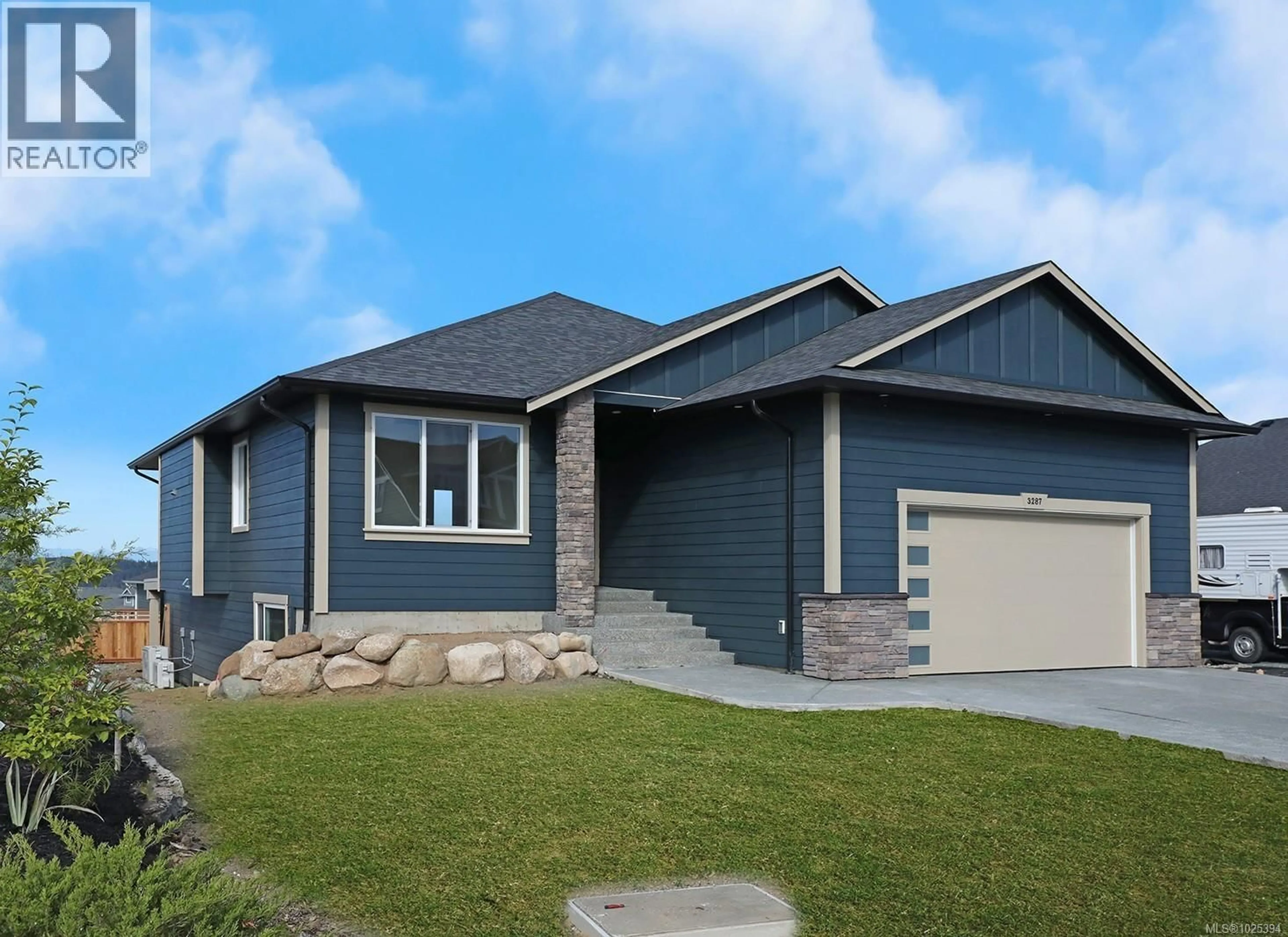 Home with vinyl exterior material, street for 3287 EAGLEVIEW CRESCENT, Courtenay British Columbia V9N0B6
