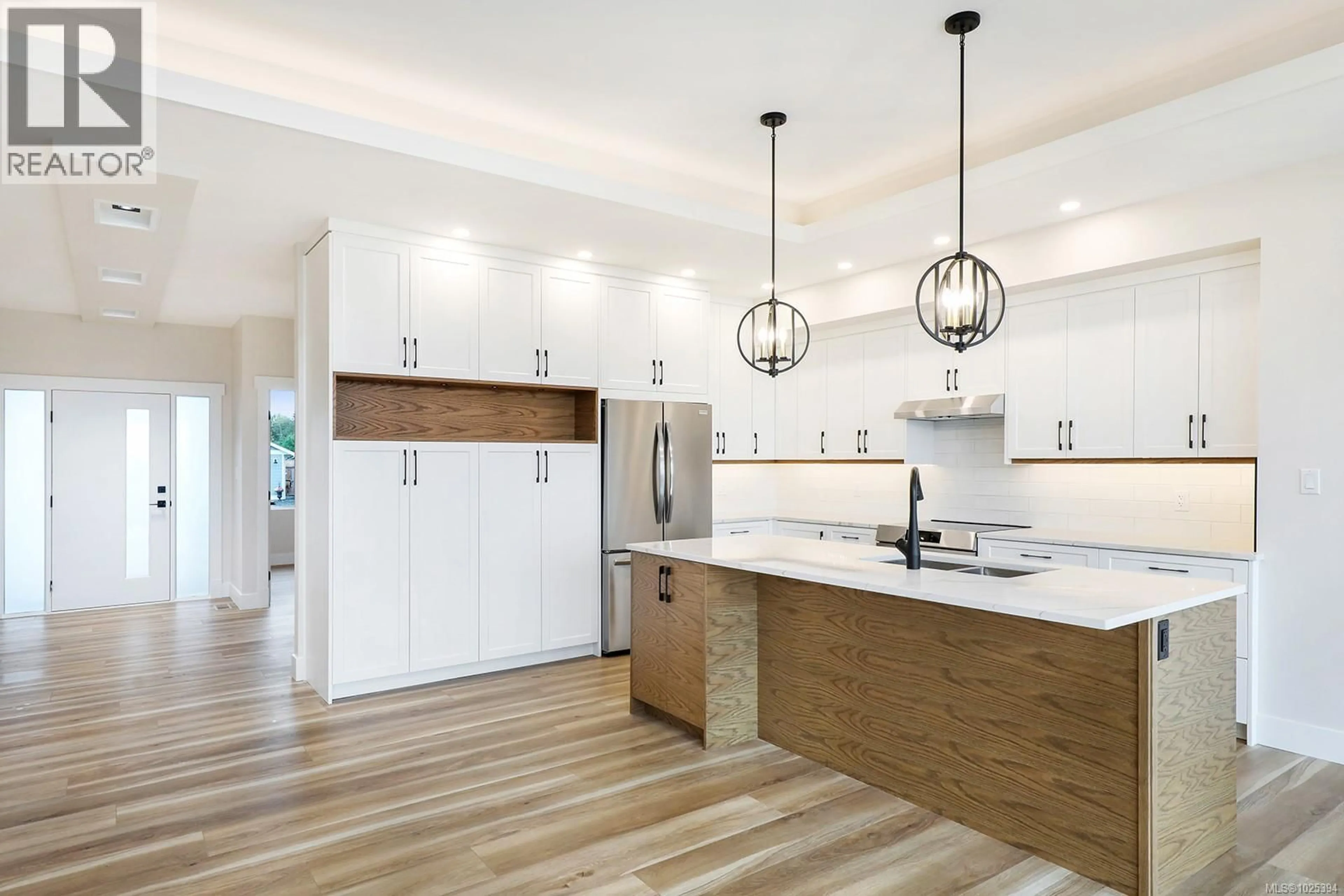 Open concept kitchen, wood/laminate floor for 3287 EAGLEVIEW CRESCENT, Courtenay British Columbia V9N0B6