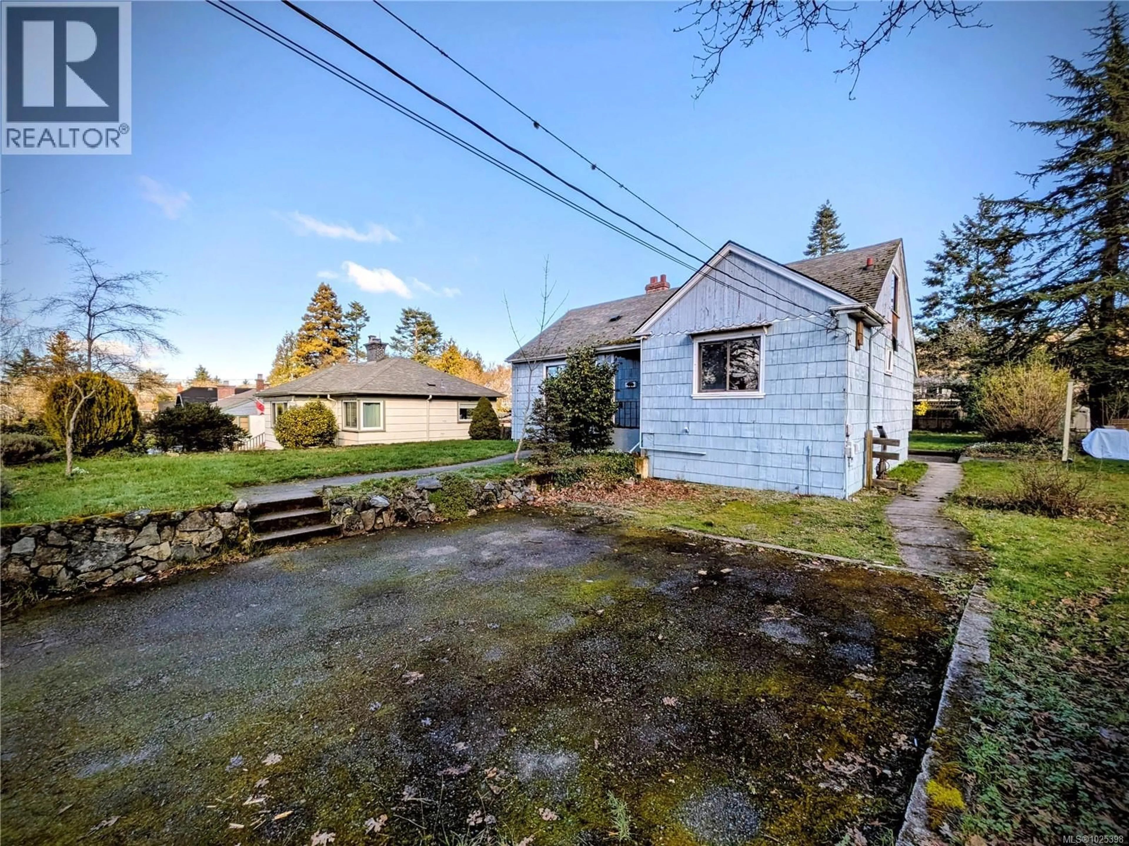 A pic from outside/outdoor area/front of a property/back of a property/a pic from drone, street for 3661 CRAIGMILLAR AVENUE, Saanich British Columbia V8P3H2